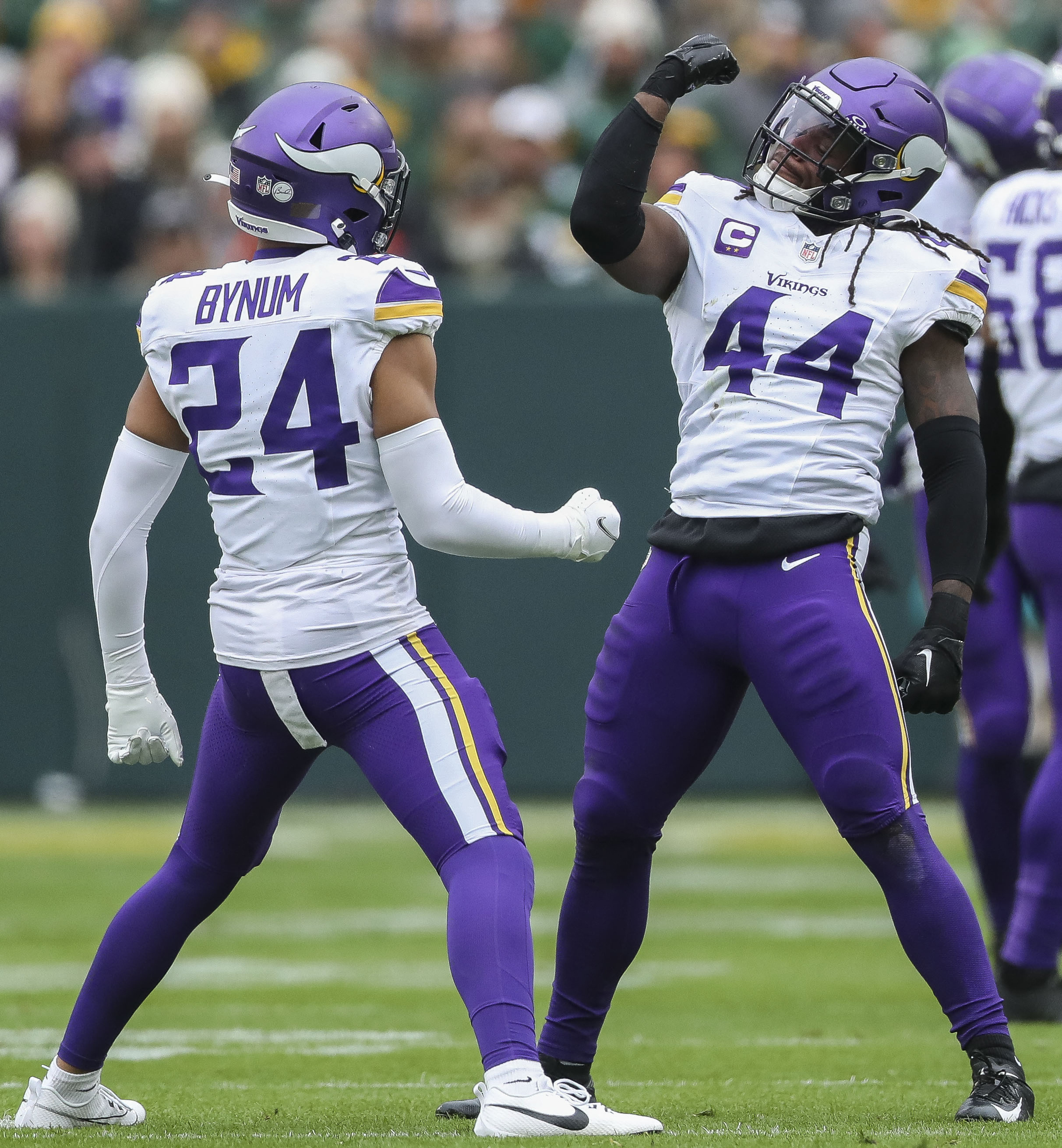 Vikings Beat Packers, Lose Kirk Cousins To Injury | Reuters