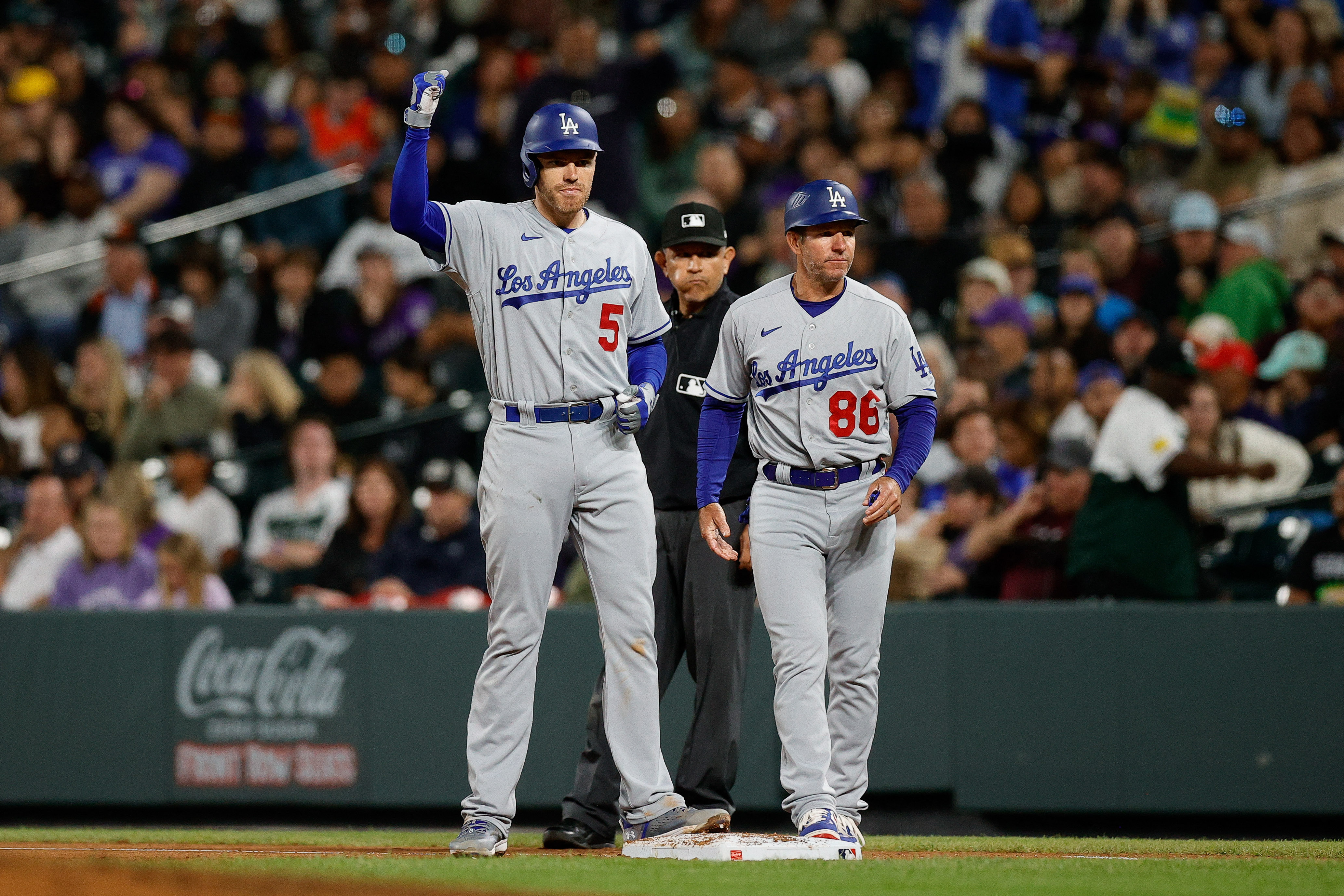 Dodgers drub Rockies in hail-delayed game