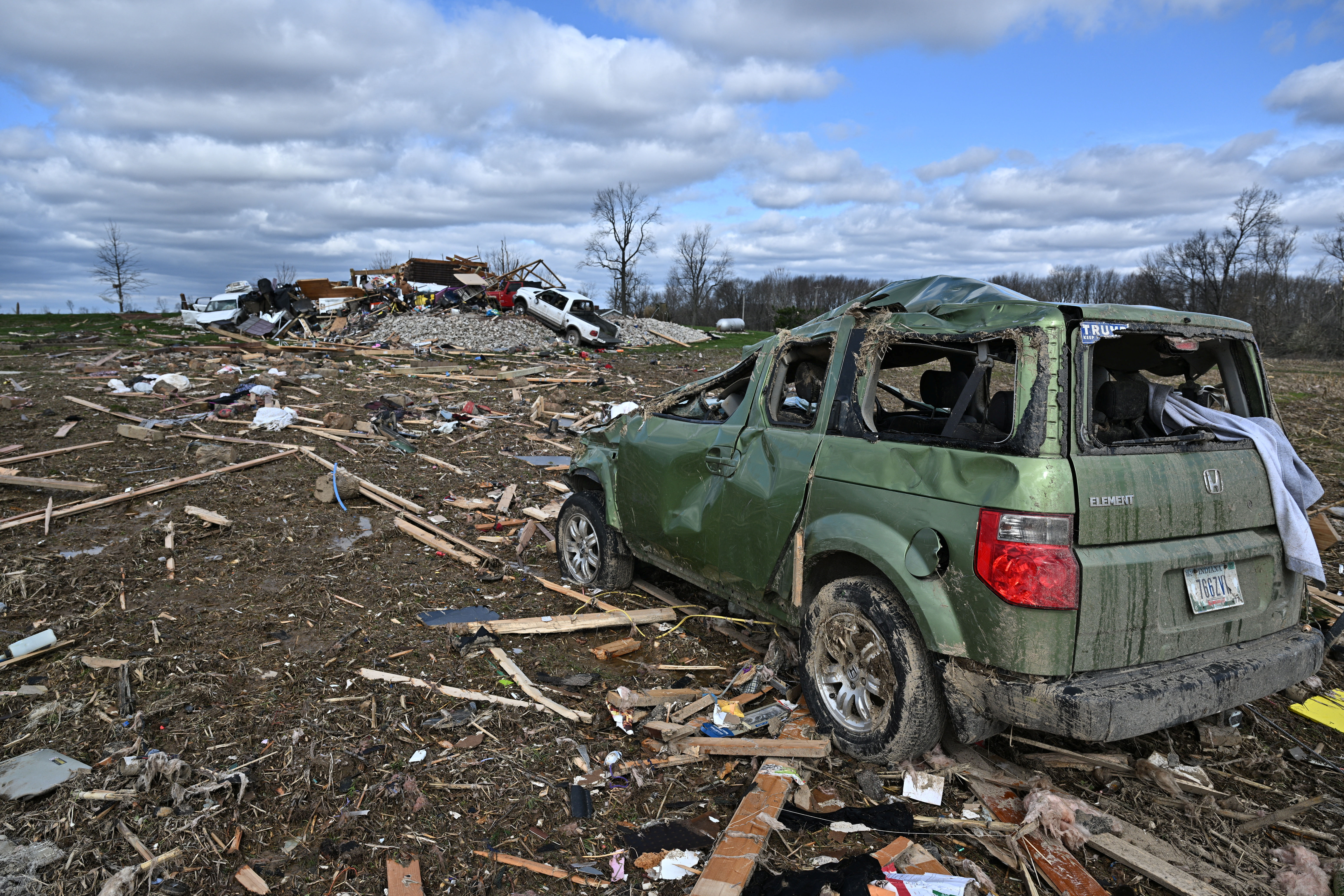 Tornado hits Indiana’s Sullivan County