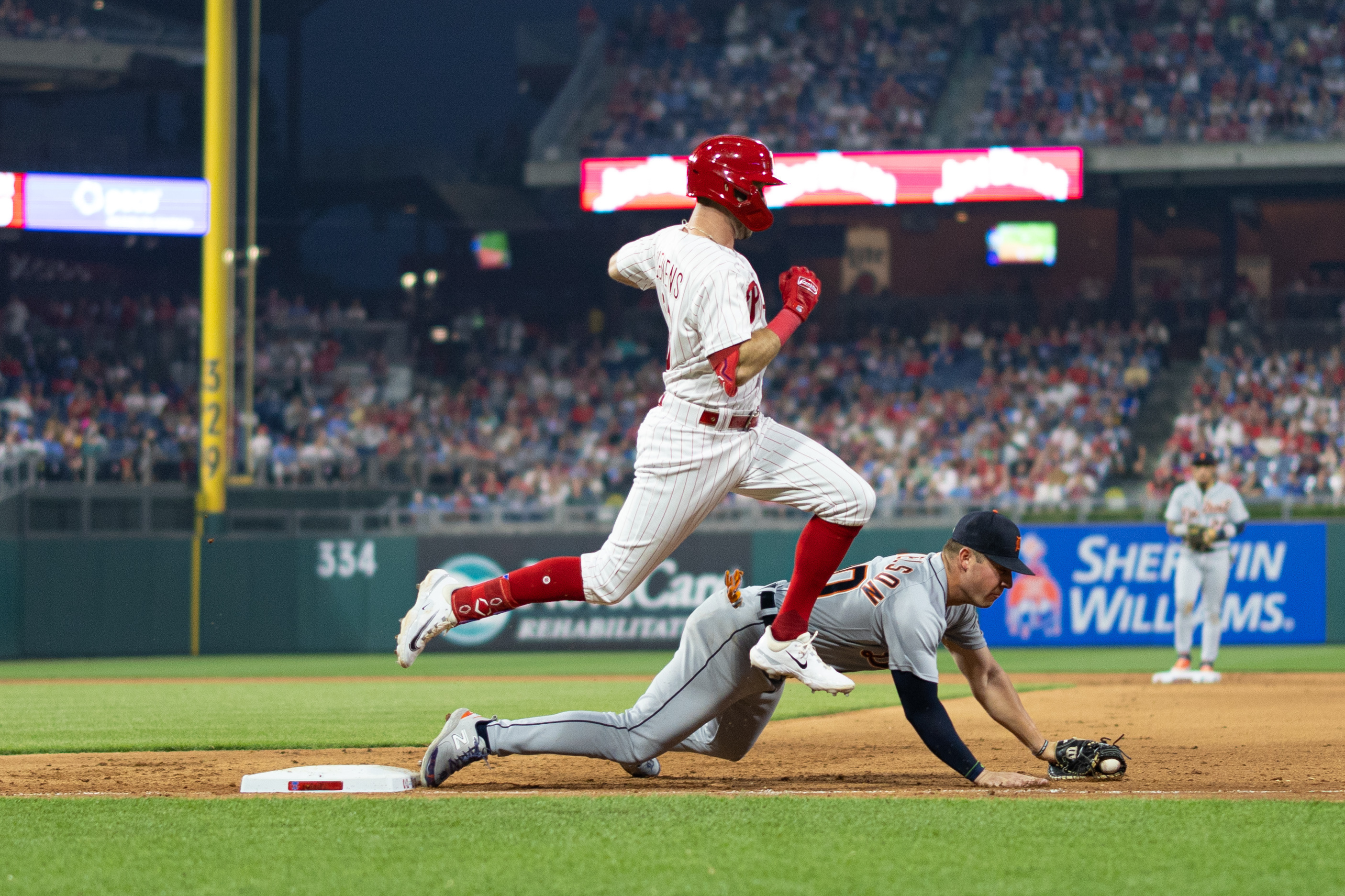 Taijuan Walker dominates, Kyle Schwarber goes yard in a 1-0