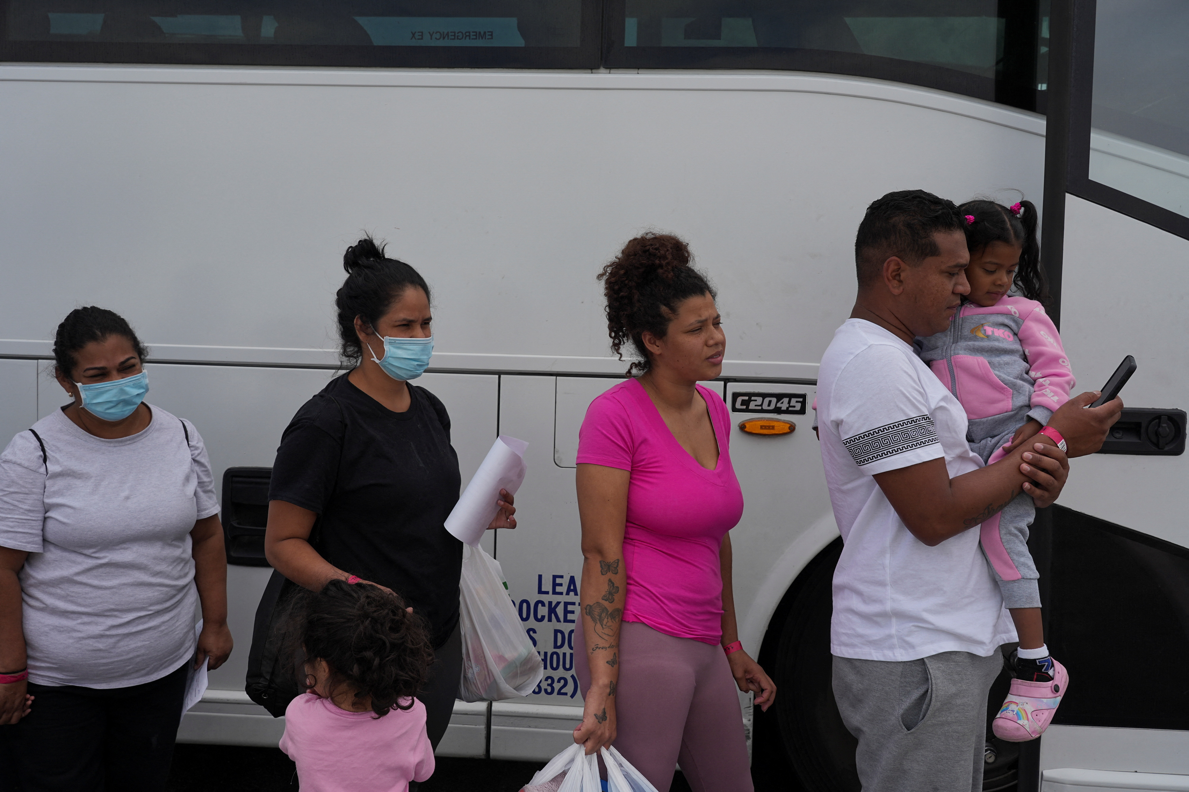 Migrants continue to cross the border to El Paso