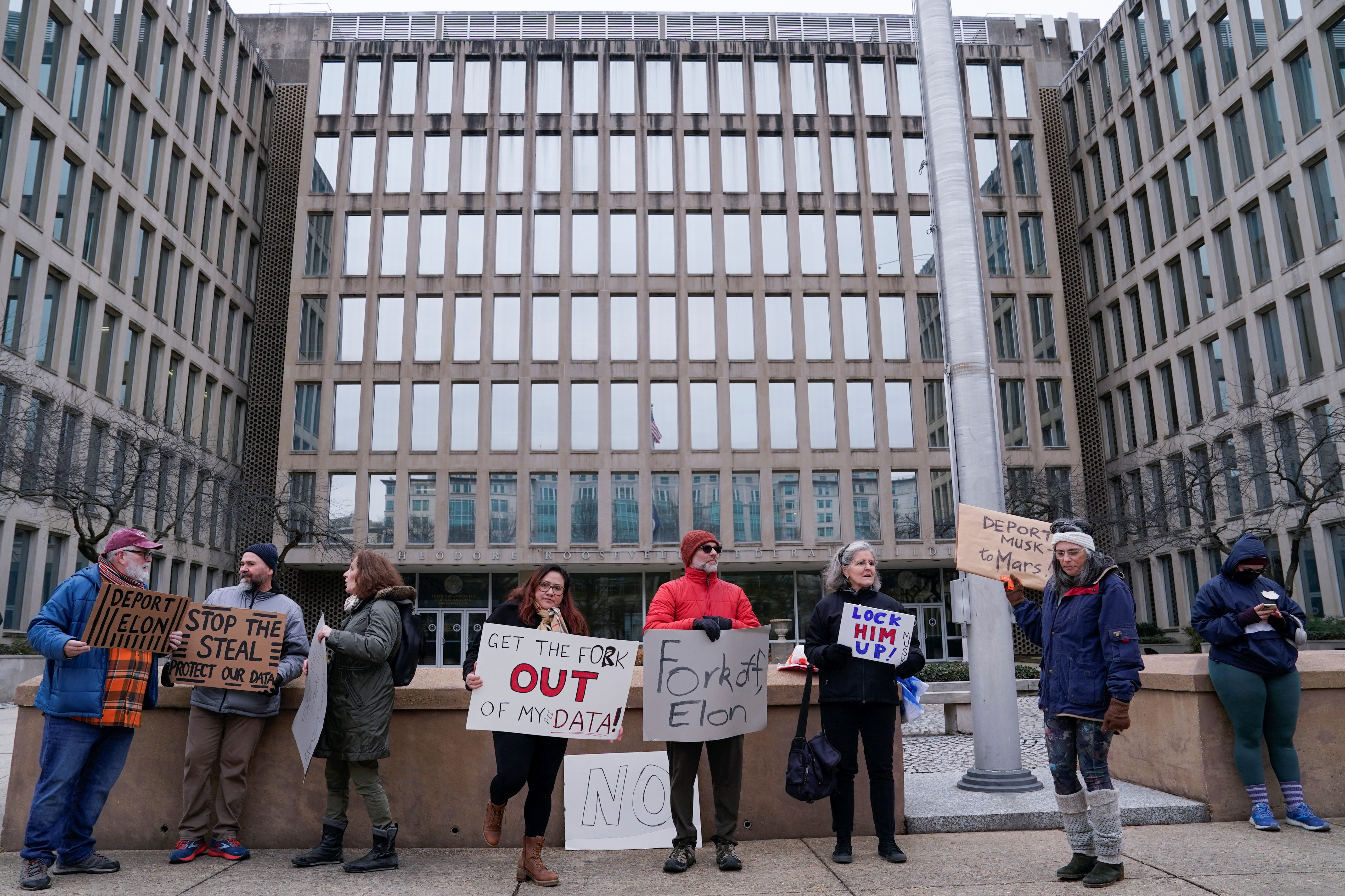 Exclusive: Musk aides lock workers out of OPM computer systems | Reuters