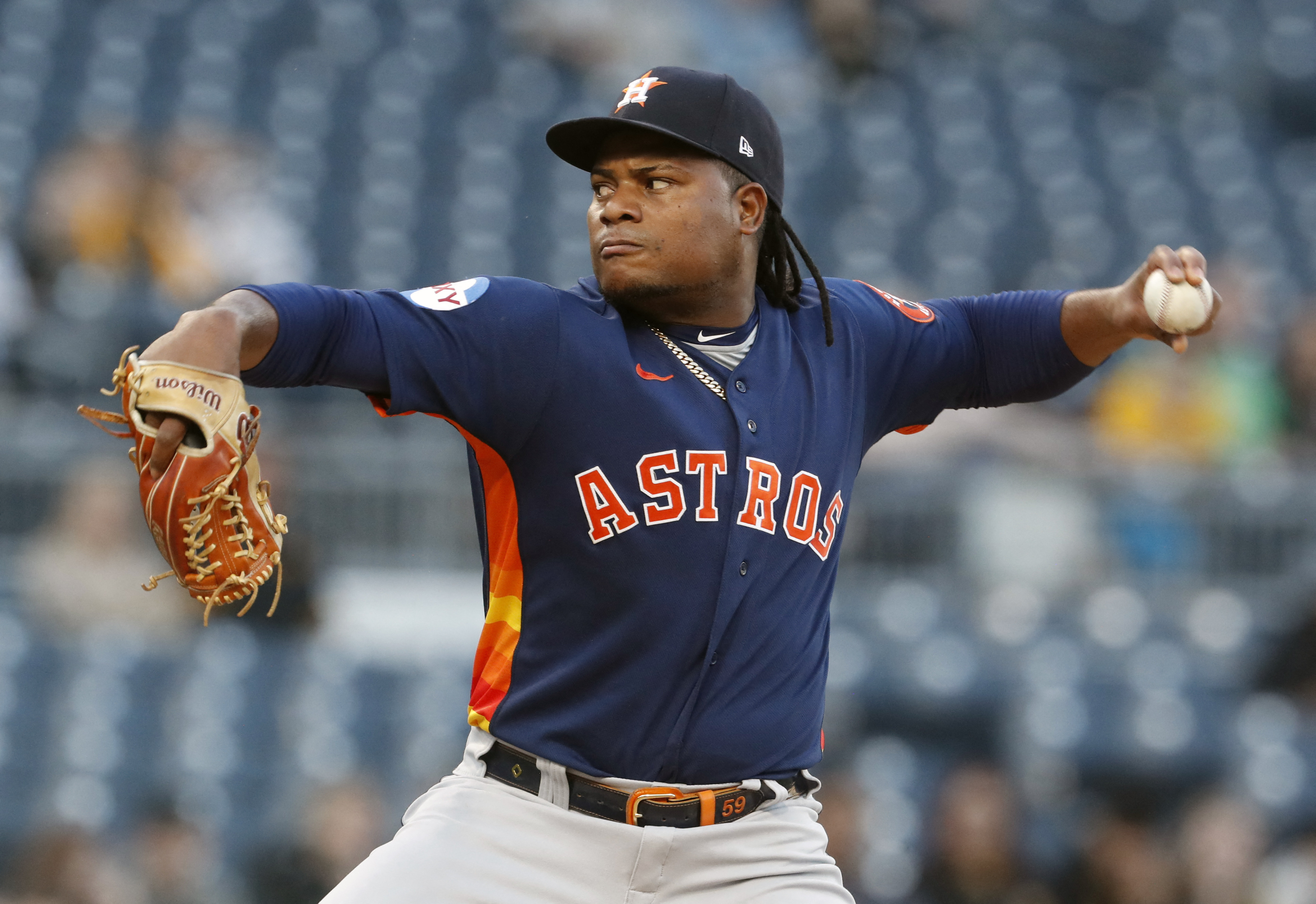 Astros pound out 13 hits, hammer Pirates 8-2