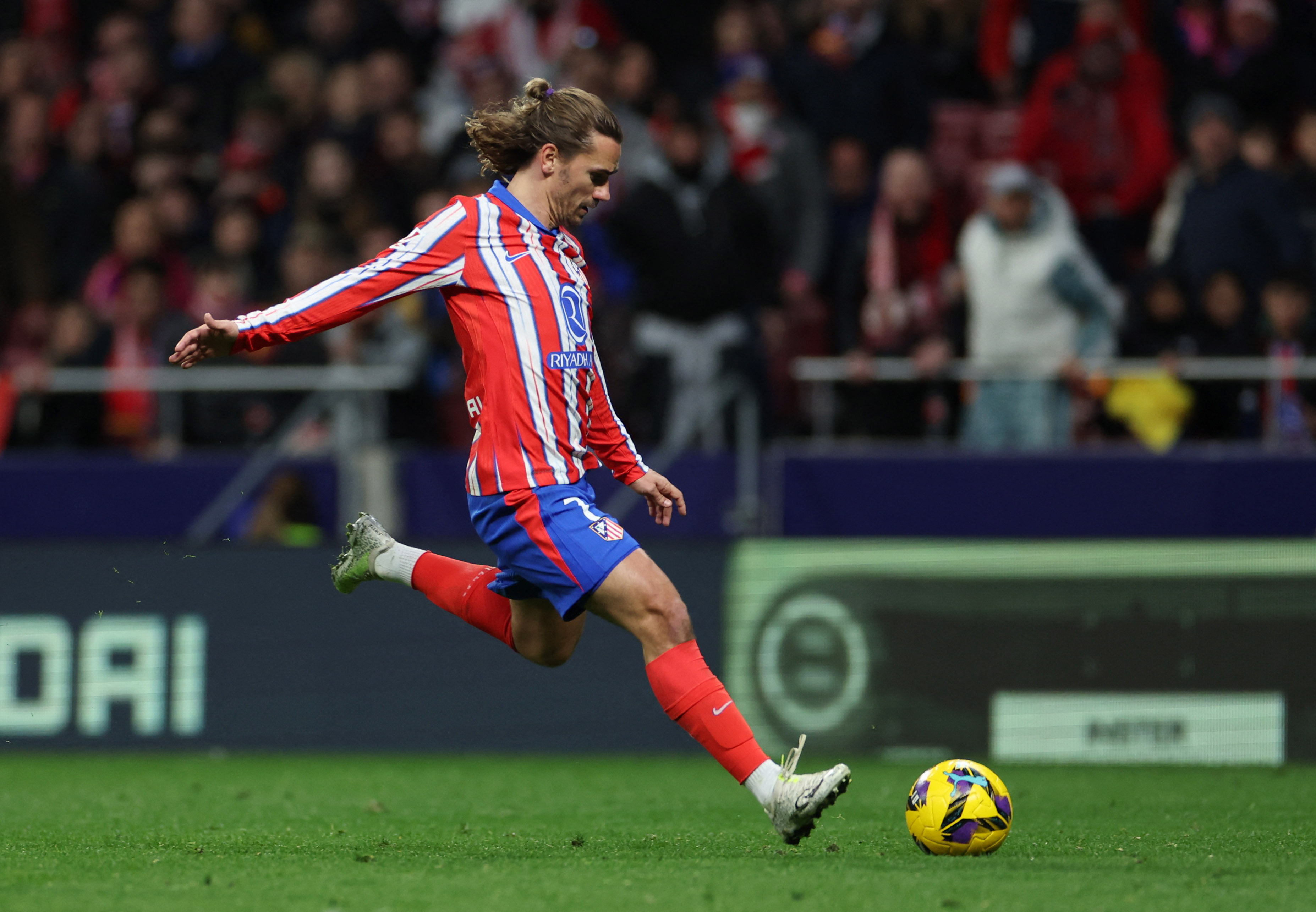 Atletico back to winning ways with 2-0 win over Mallorca | Reuters