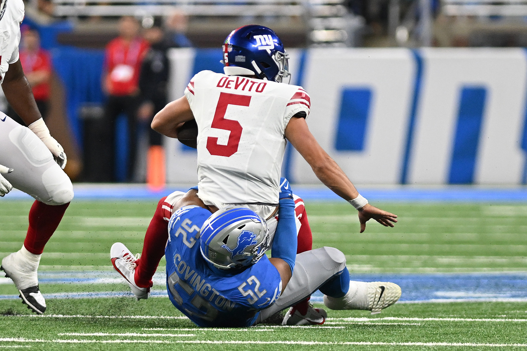 Lions push past Giants in preseason opener on late QB sneak