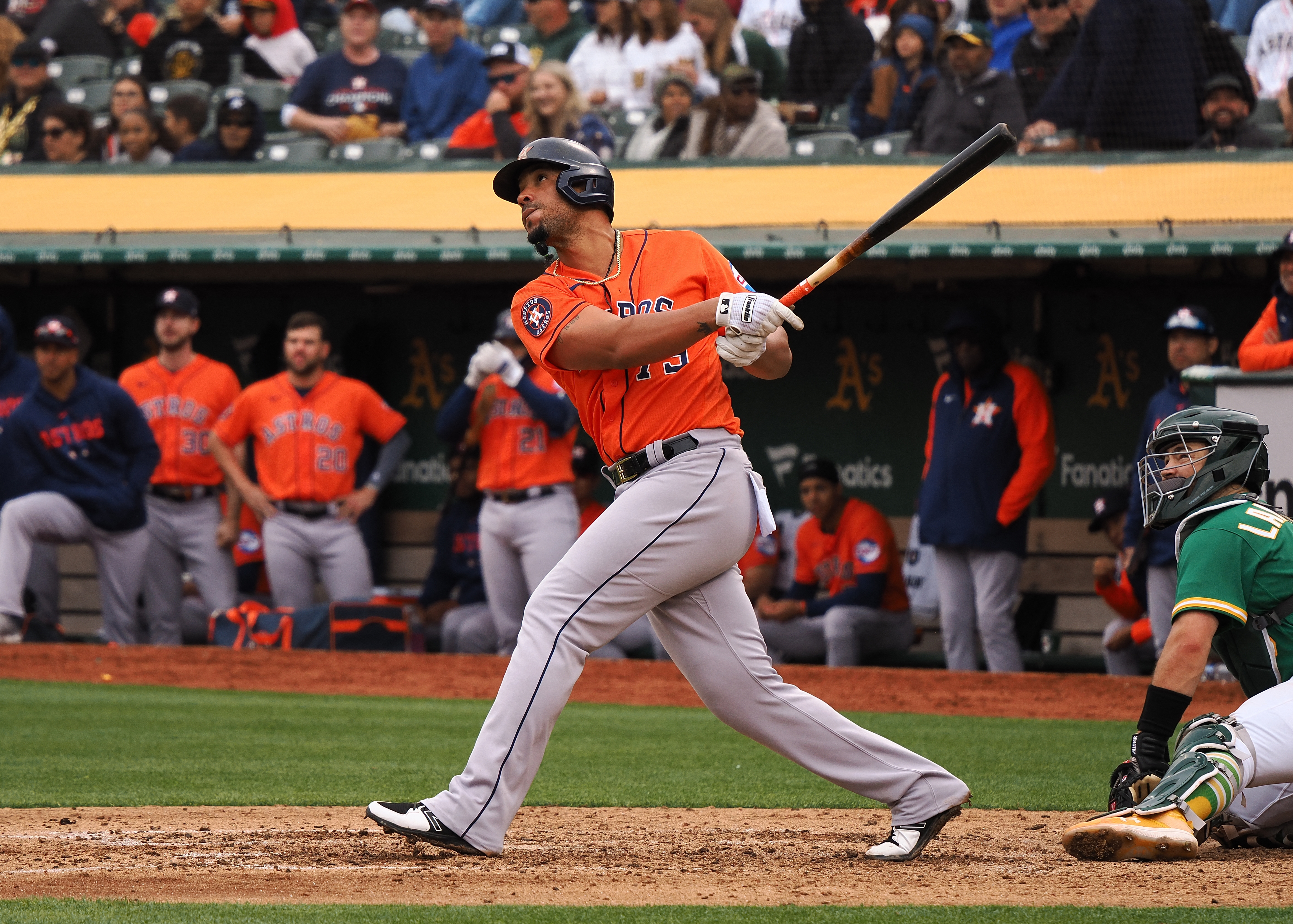 Astros smack season-high 7 homers in 10-1 rout over A's
