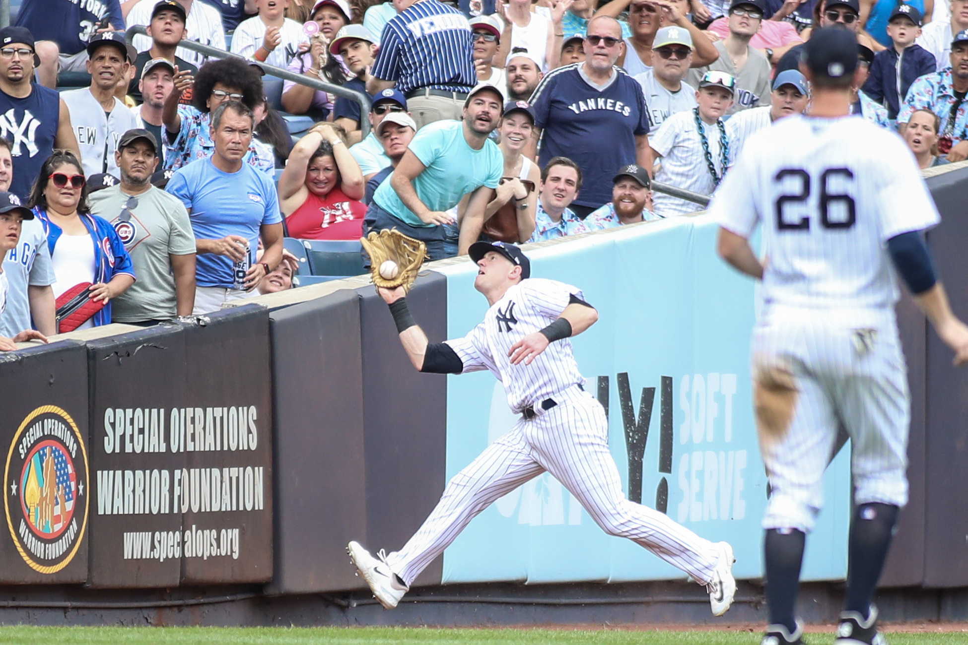 Cubs pile up runs late, take series from Yankees