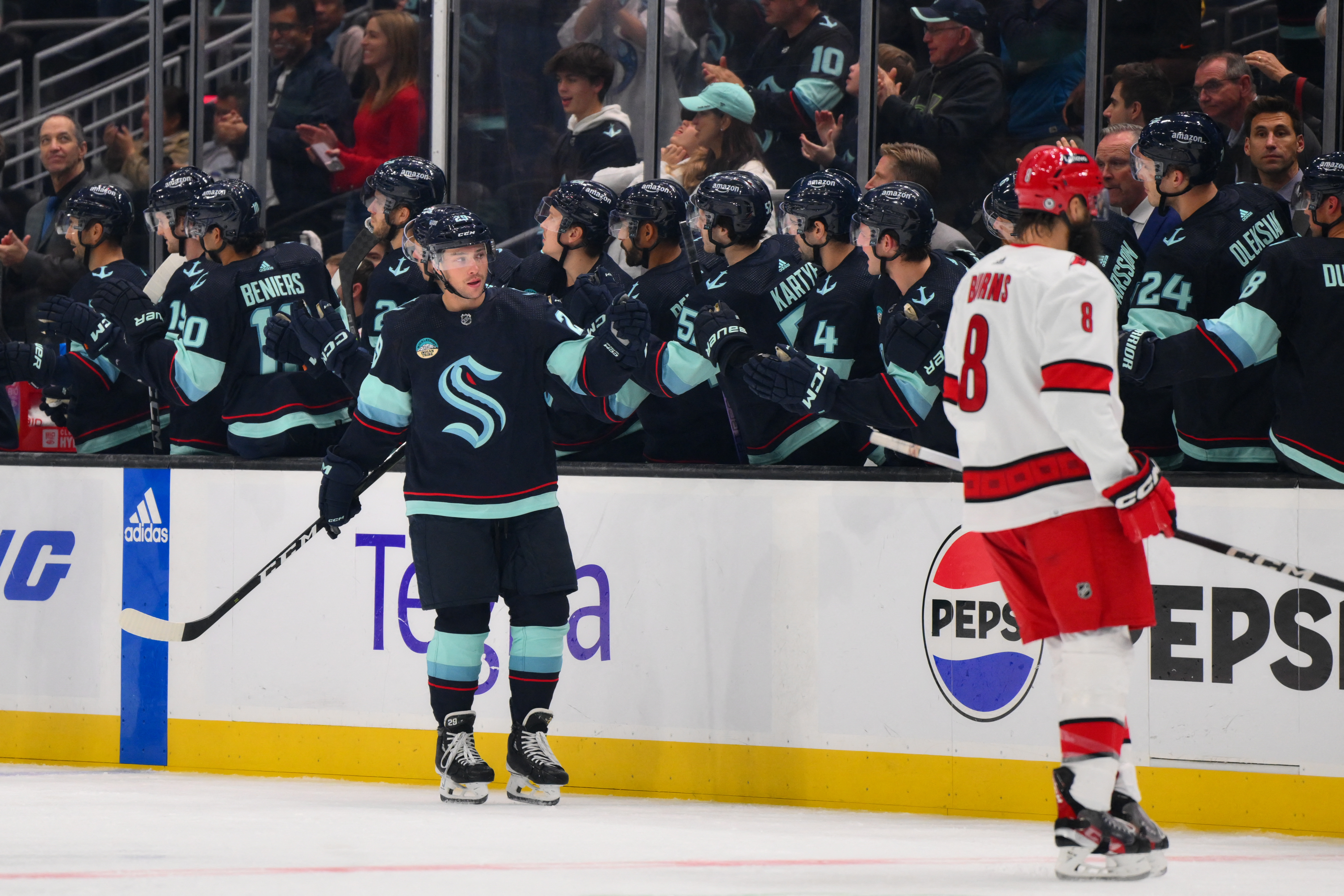 Kraken break out vs. Hurricanes, earn first win - The Rink Live