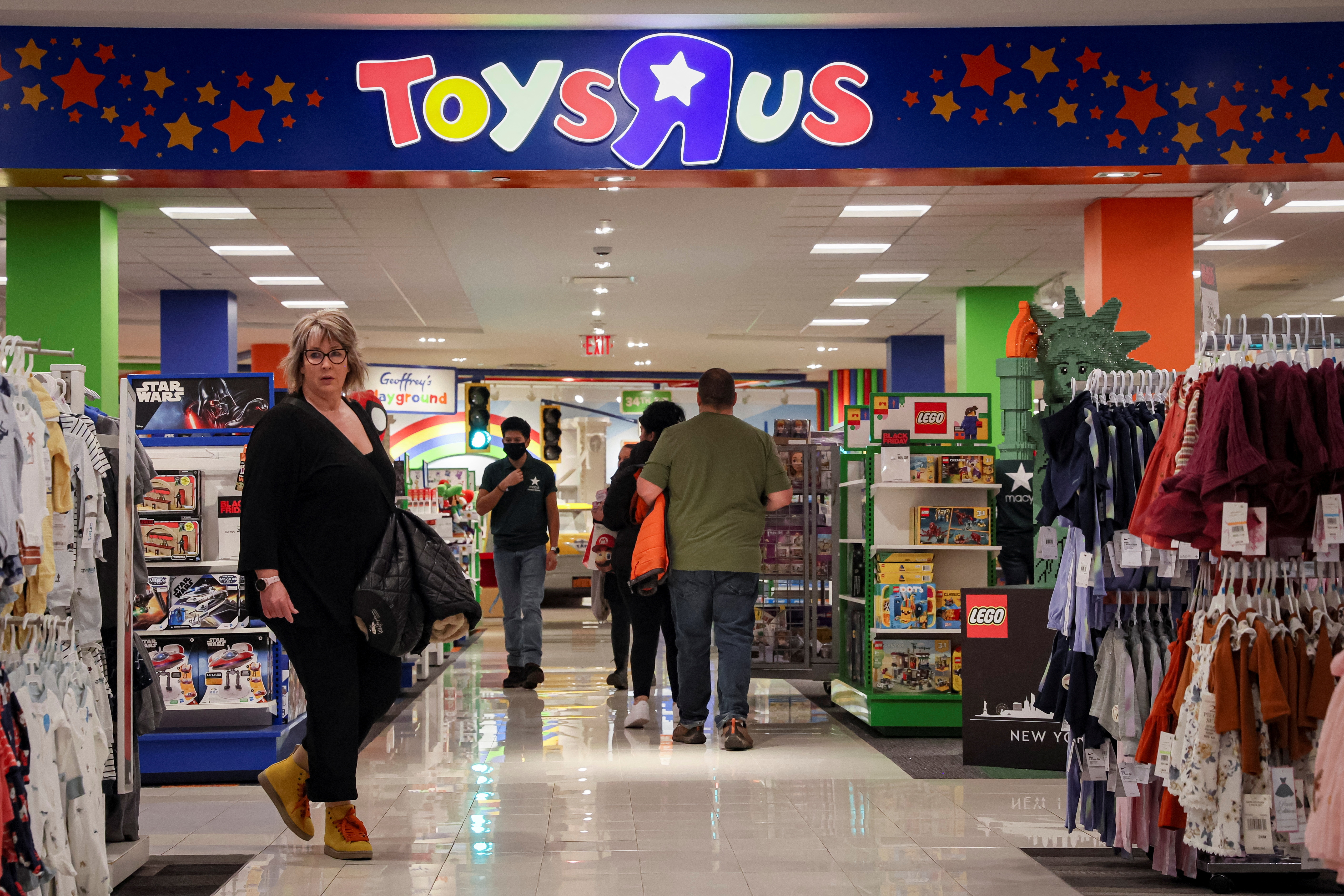 Toys R Us opening new store at New Jersey's American Dream mall in  mid-December - ABC7 Los Angeles