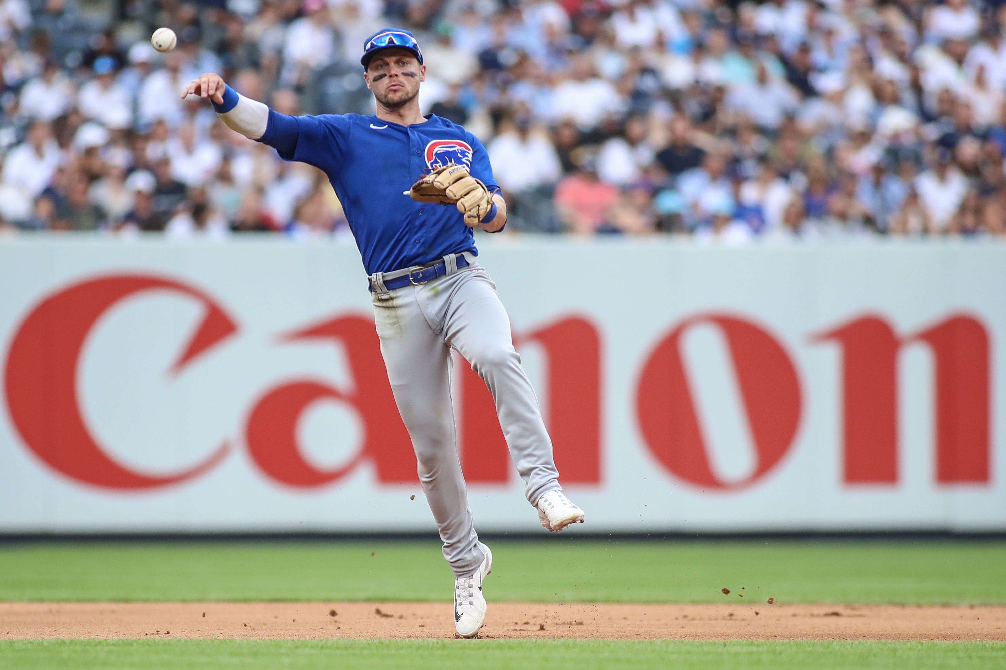 Cubs pile up runs late, take series from Yankees