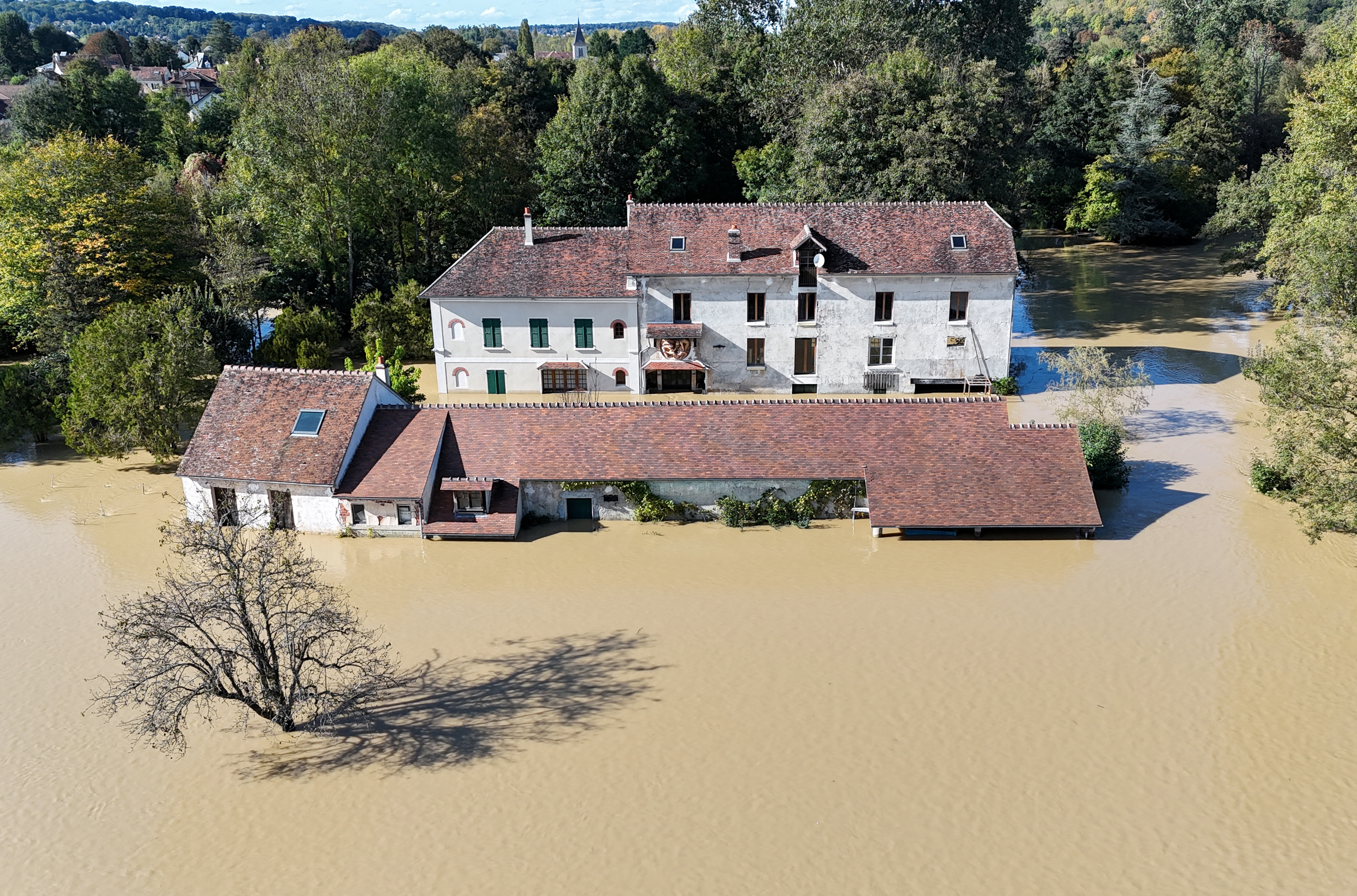 Floods cause damage, power outages in southeast France after heavy