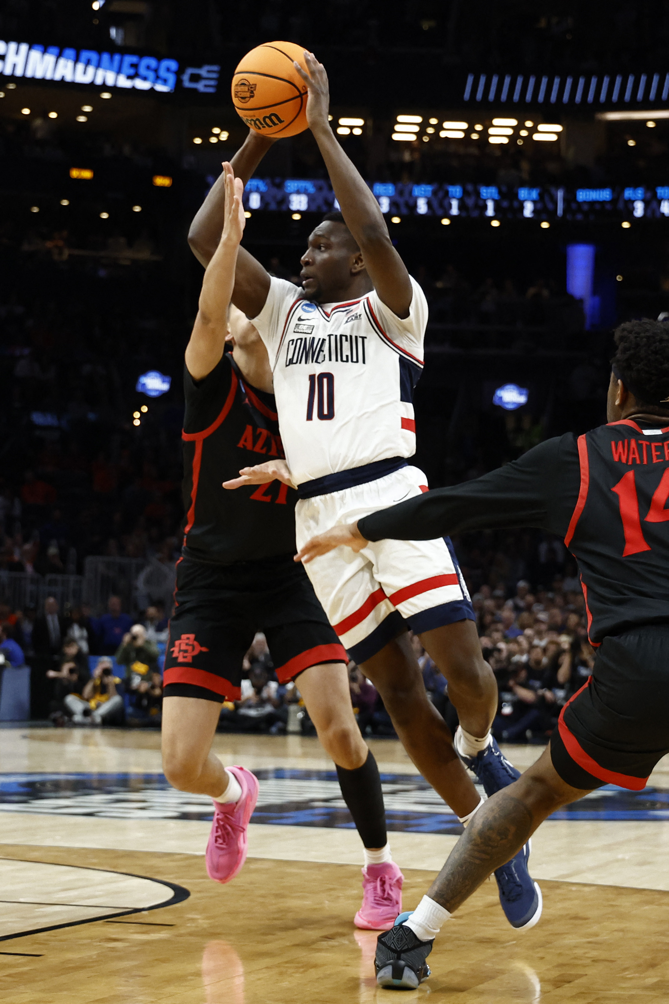 No. 1 UConn patrols glass, controls San Diego St. to move to Elite ...