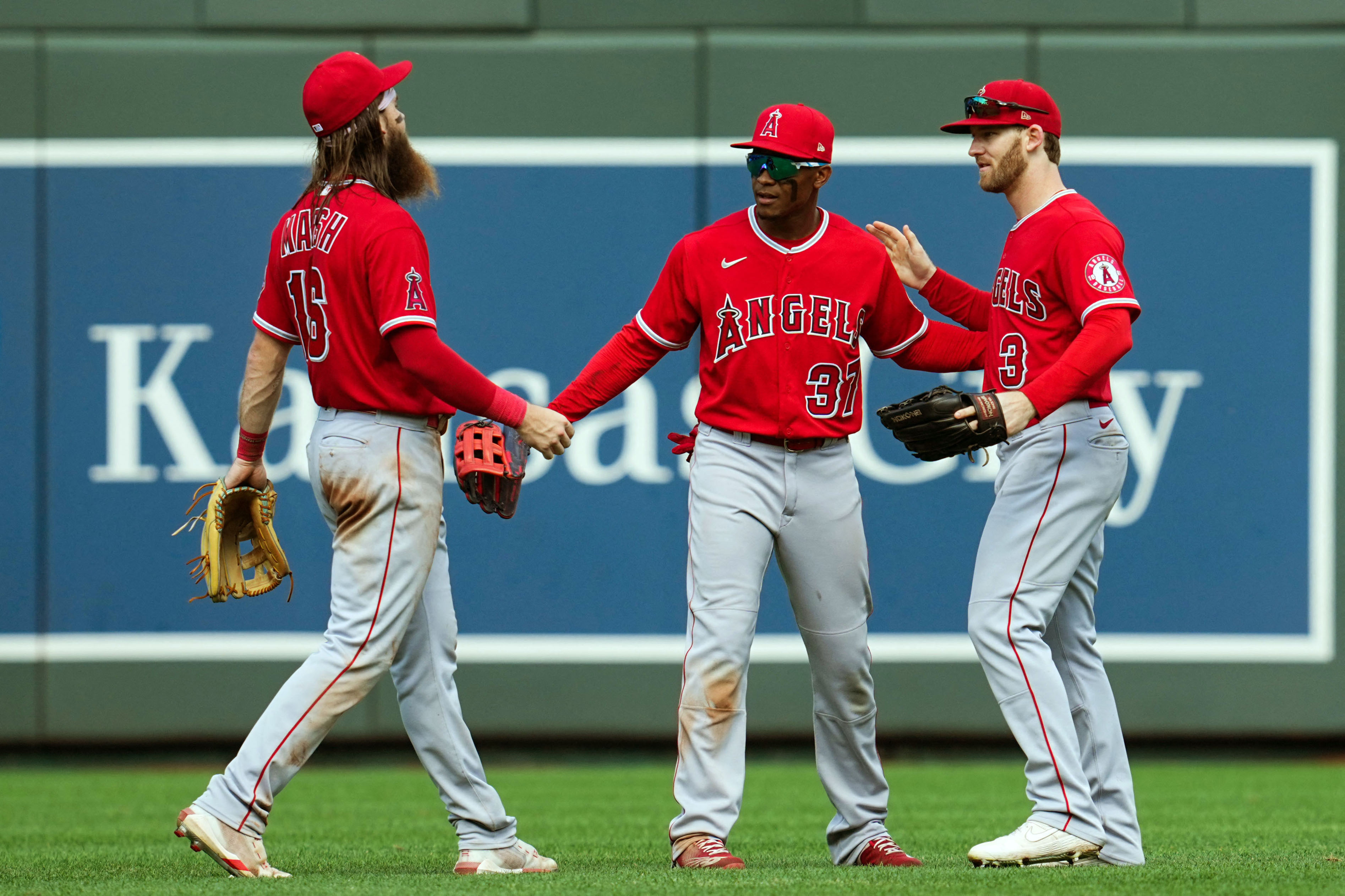 MLB Roundup: Guardians Overtake Sloppy Red Sox | Reuters