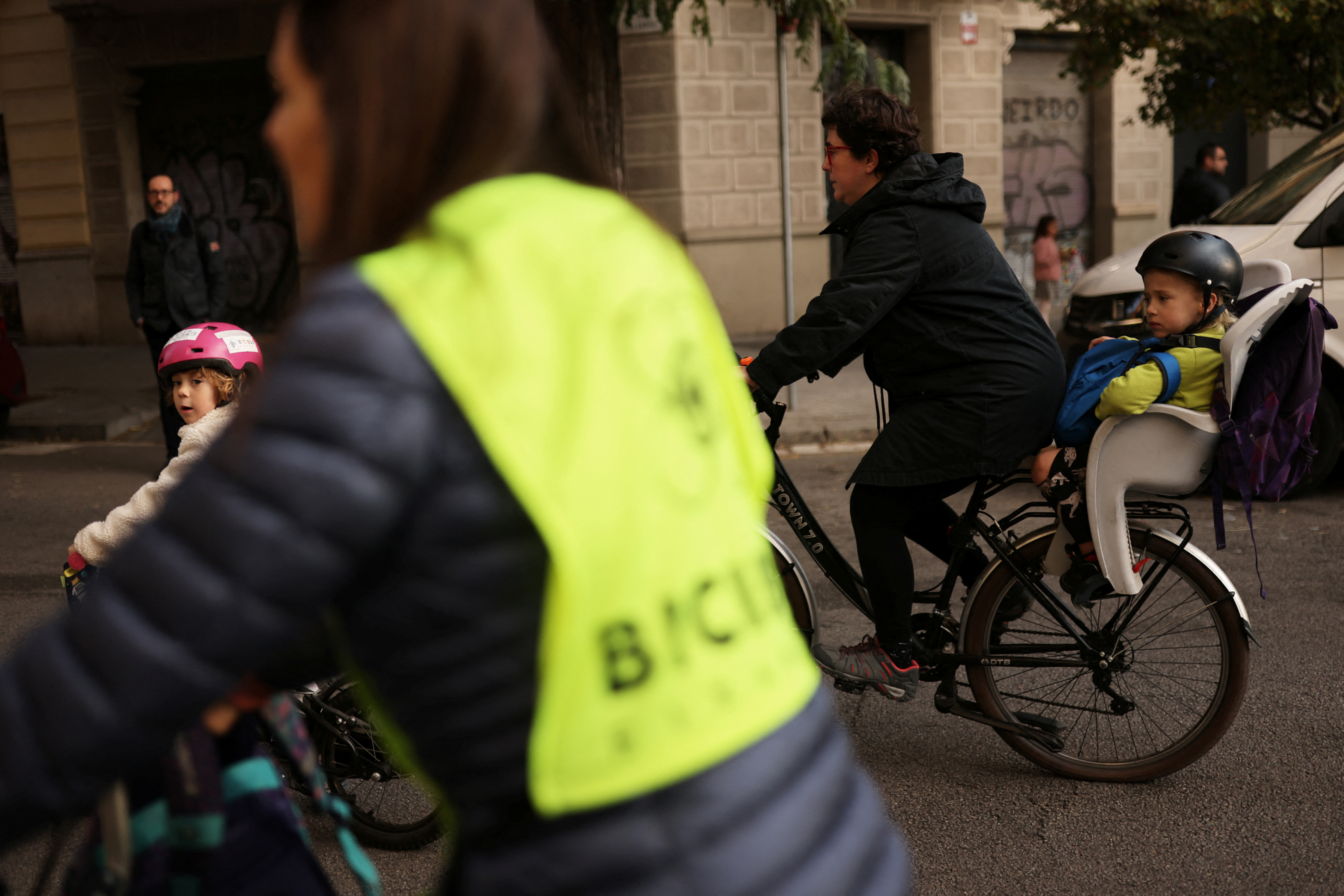 Barcelona's bike bus scheme for kids promotes green transport