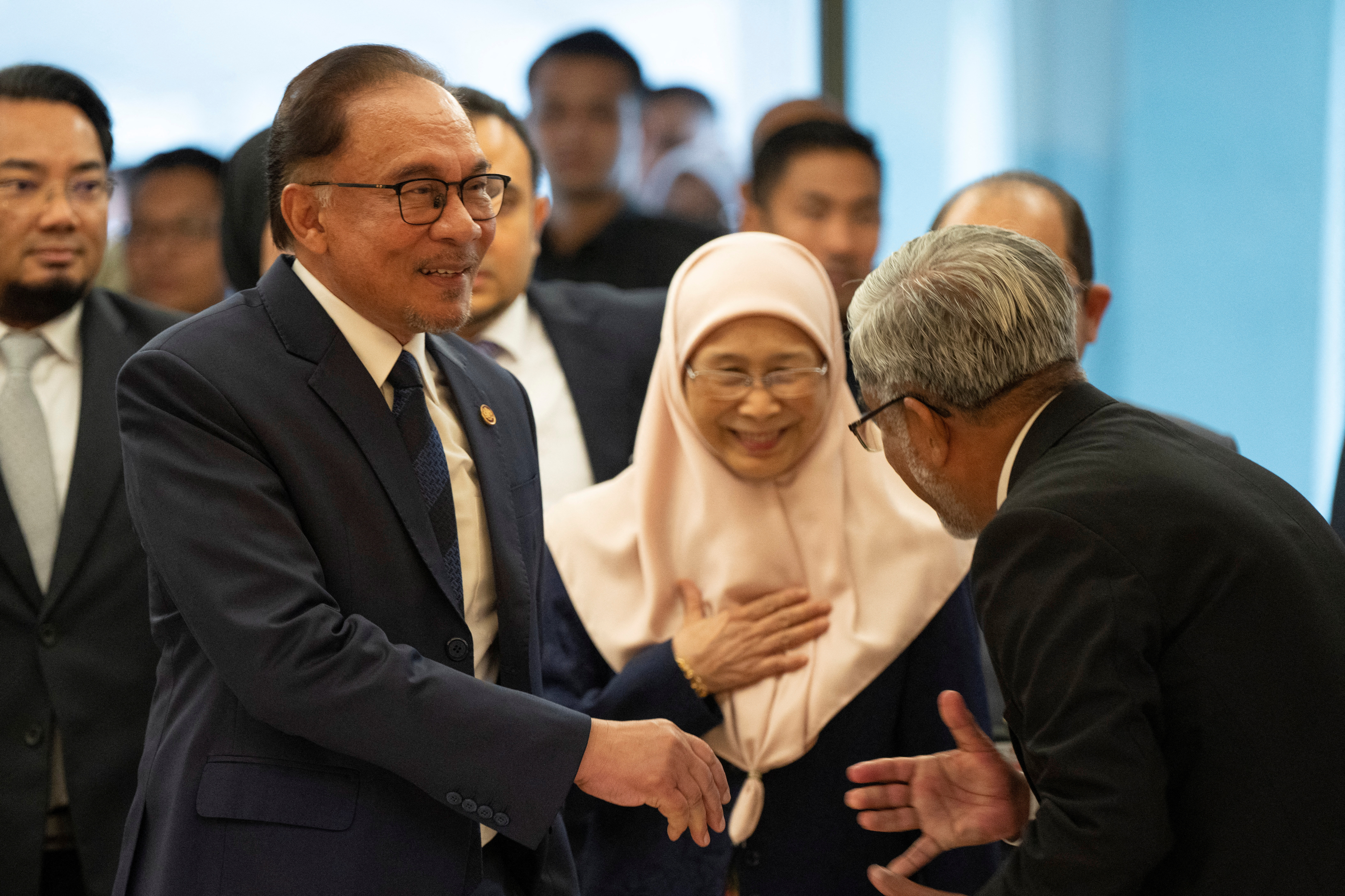 Малайзия новости. Majathir Malaysian Prime Minister. Малайзия статья Пракаш Надараджан. Naturalness Politics.