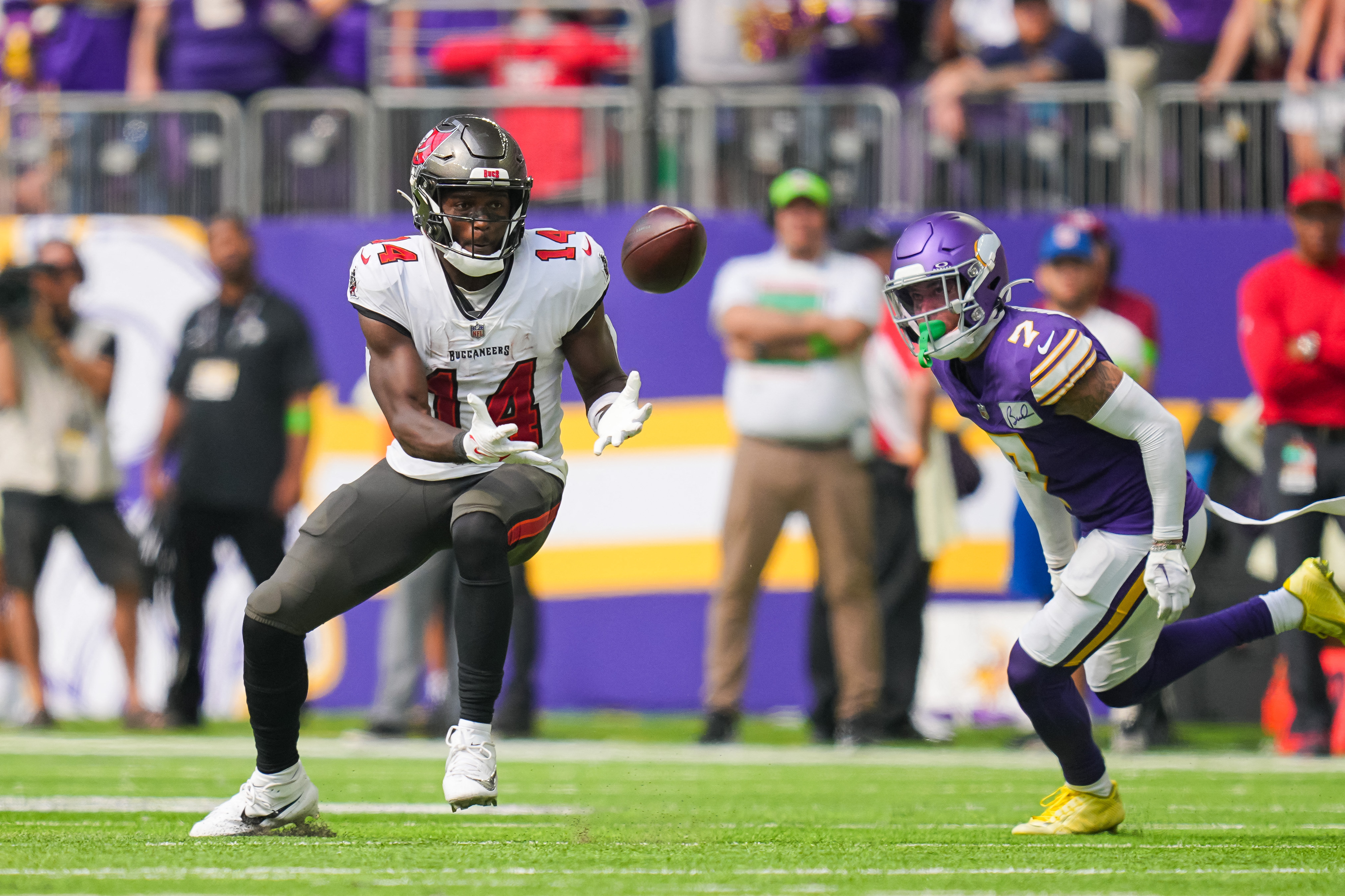 Mayfield makes his Buccaneers debut for 4th team in 3 seasons, in opening  visit to Vikings - The San Diego Union-Tribune