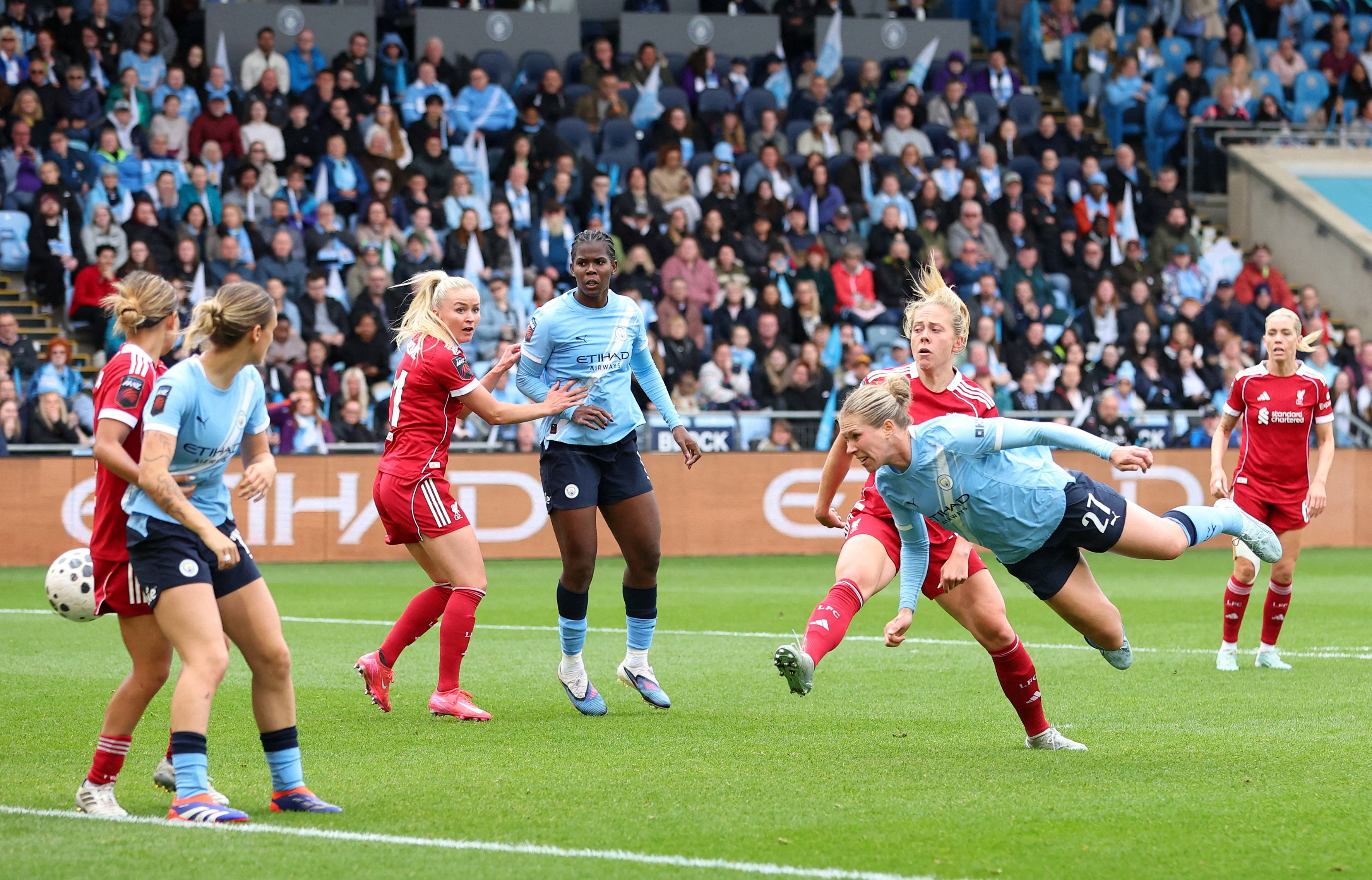 Knaak grabs late winner as Man City beat Liverpool to close on WSL