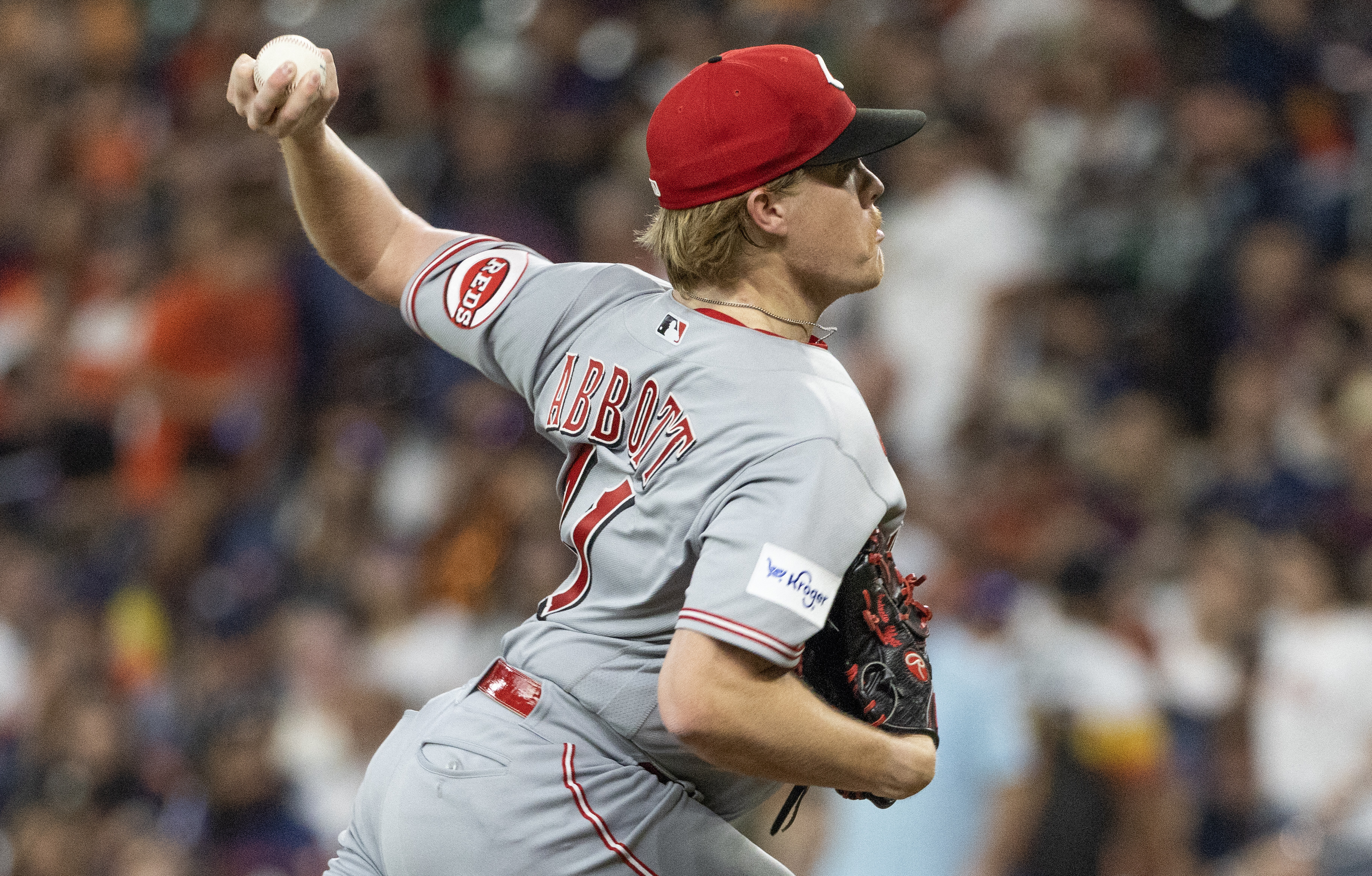 Rookie Andrew Abbott improves to 4-0 for Cincinnati as Reds top