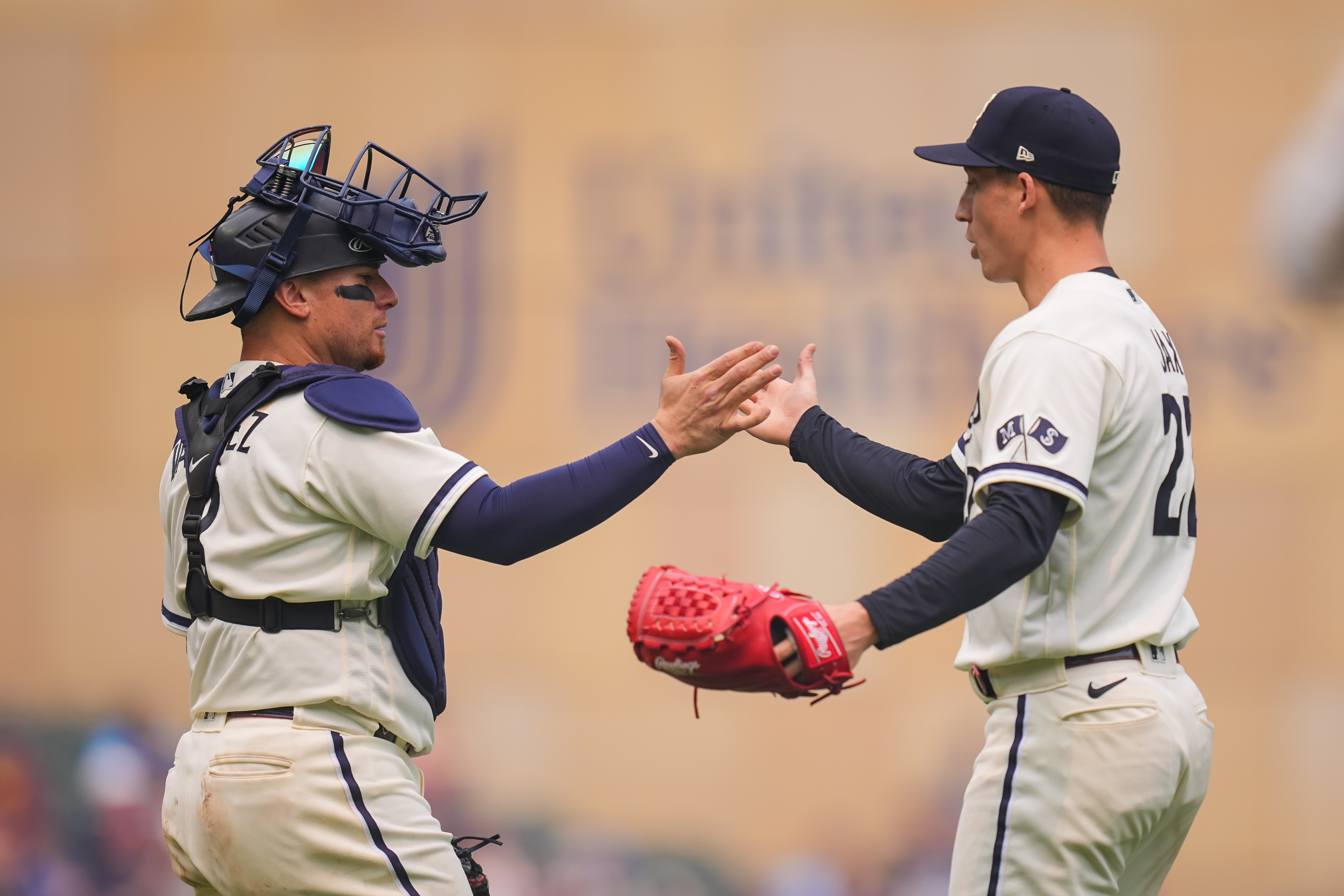 Carlos Correa strikes again to lead Twins past Brewers