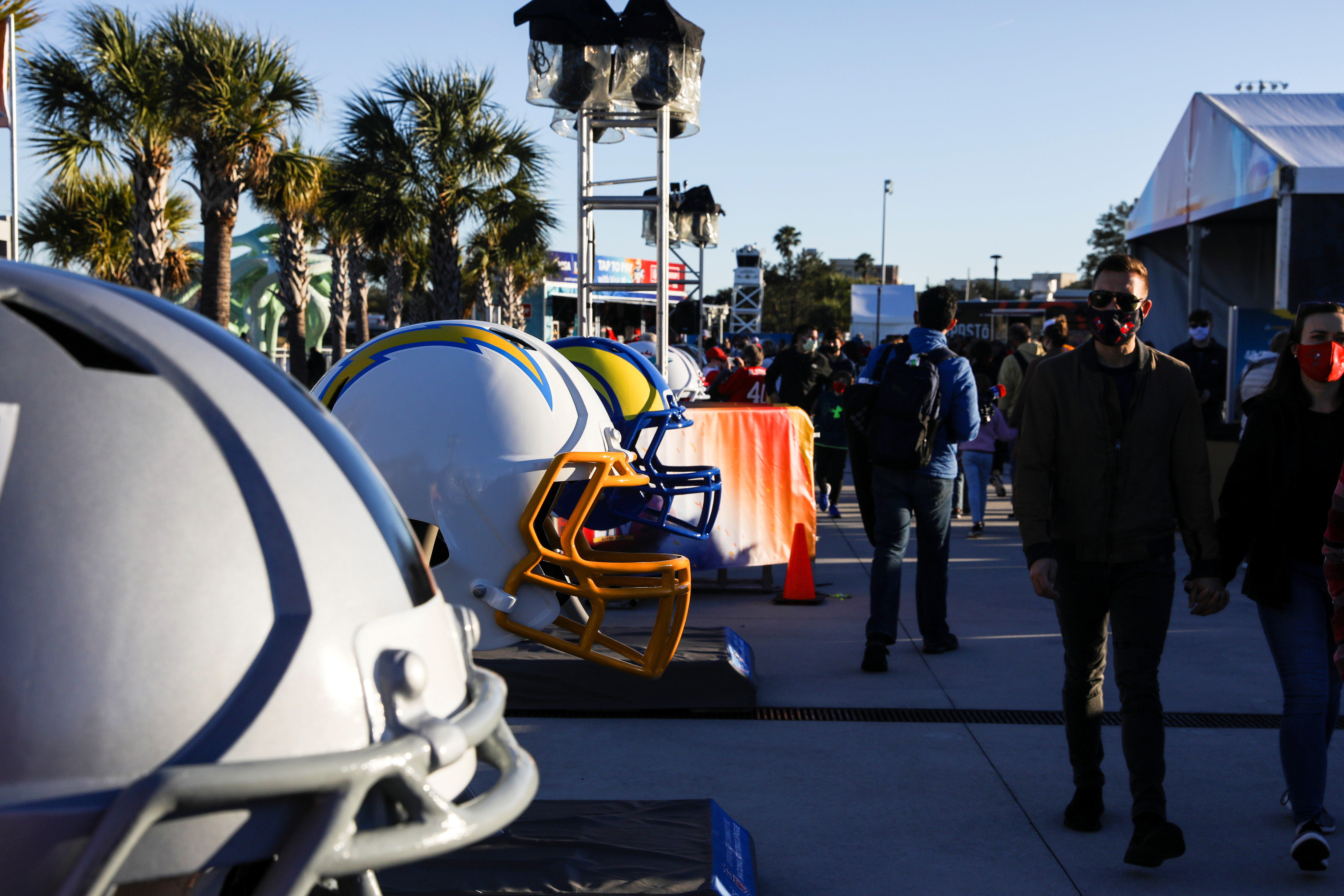 Super Bowl Crowd Includes 30,000 Cardboard Cutouts