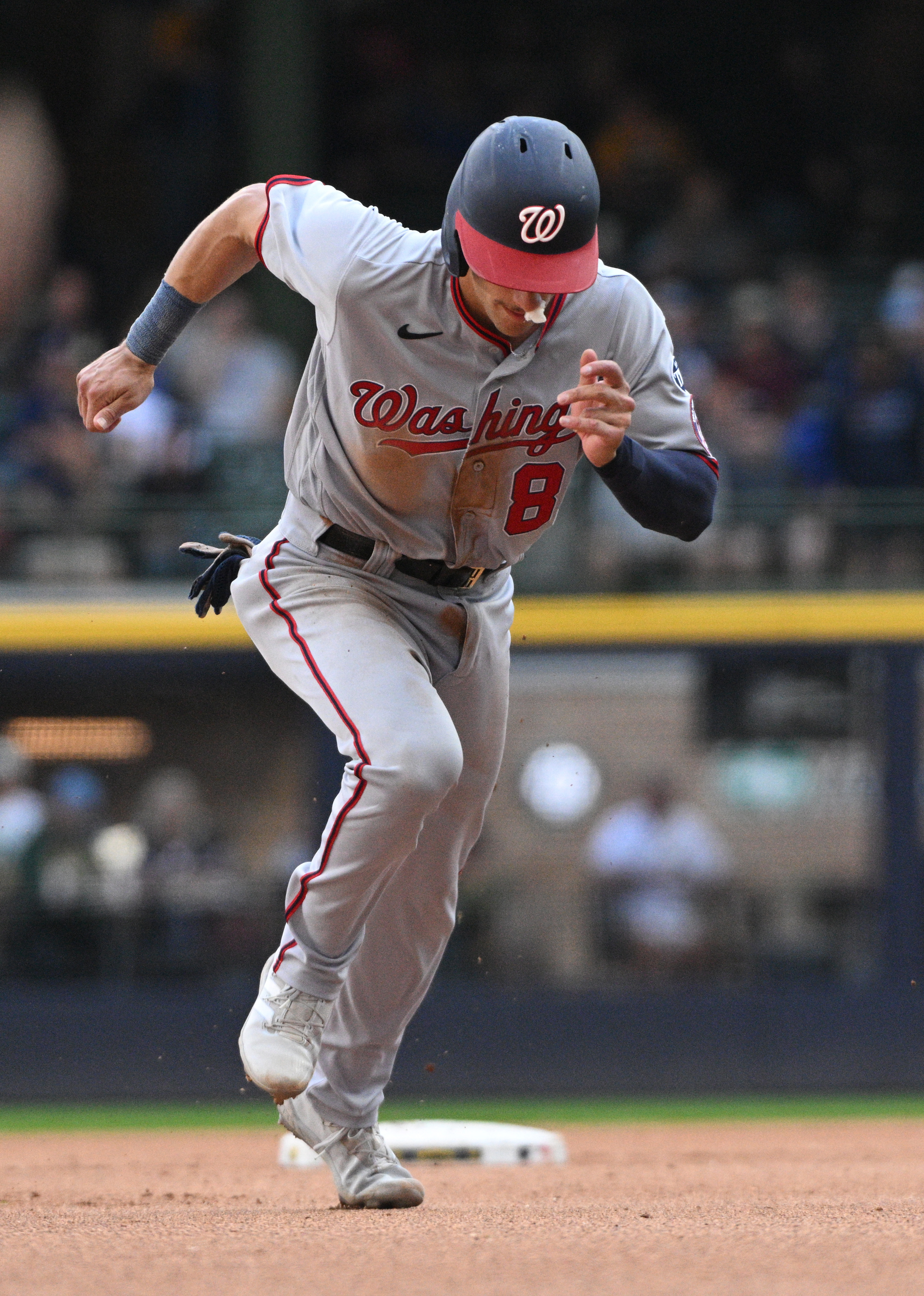 Nats edge Brewers in 11, halt 5-game skid