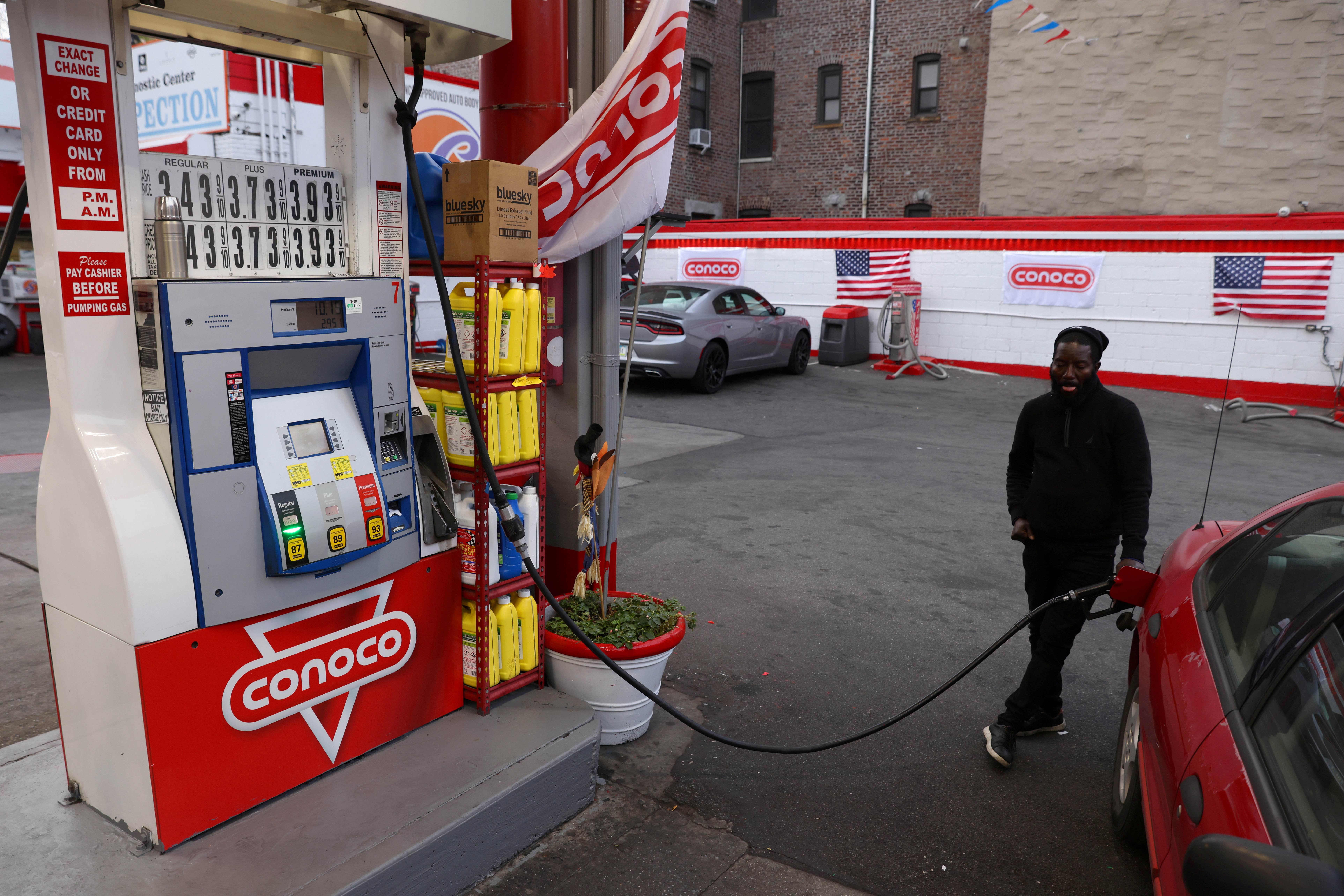 A person pumps gasoline at a Conoco gas station, a brand owned by Phillips 66, in Brooklyn, New York, U.S., November 11, 2021. REUTERS/Andrew Kelly/File Photo