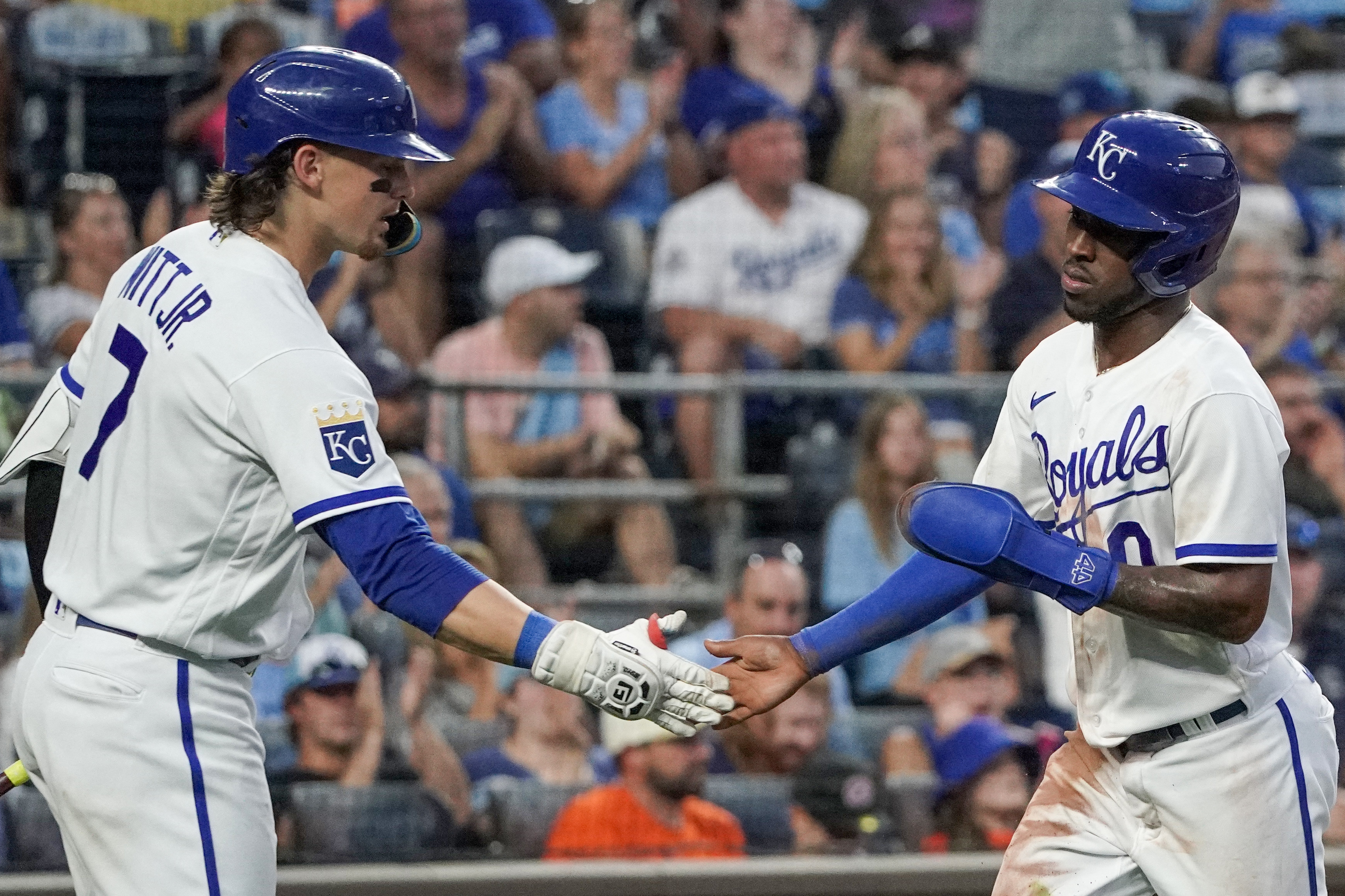 Royals win 4th straight, rally past retooling Mets 7-6 on 10th-inning balk  - ABC News