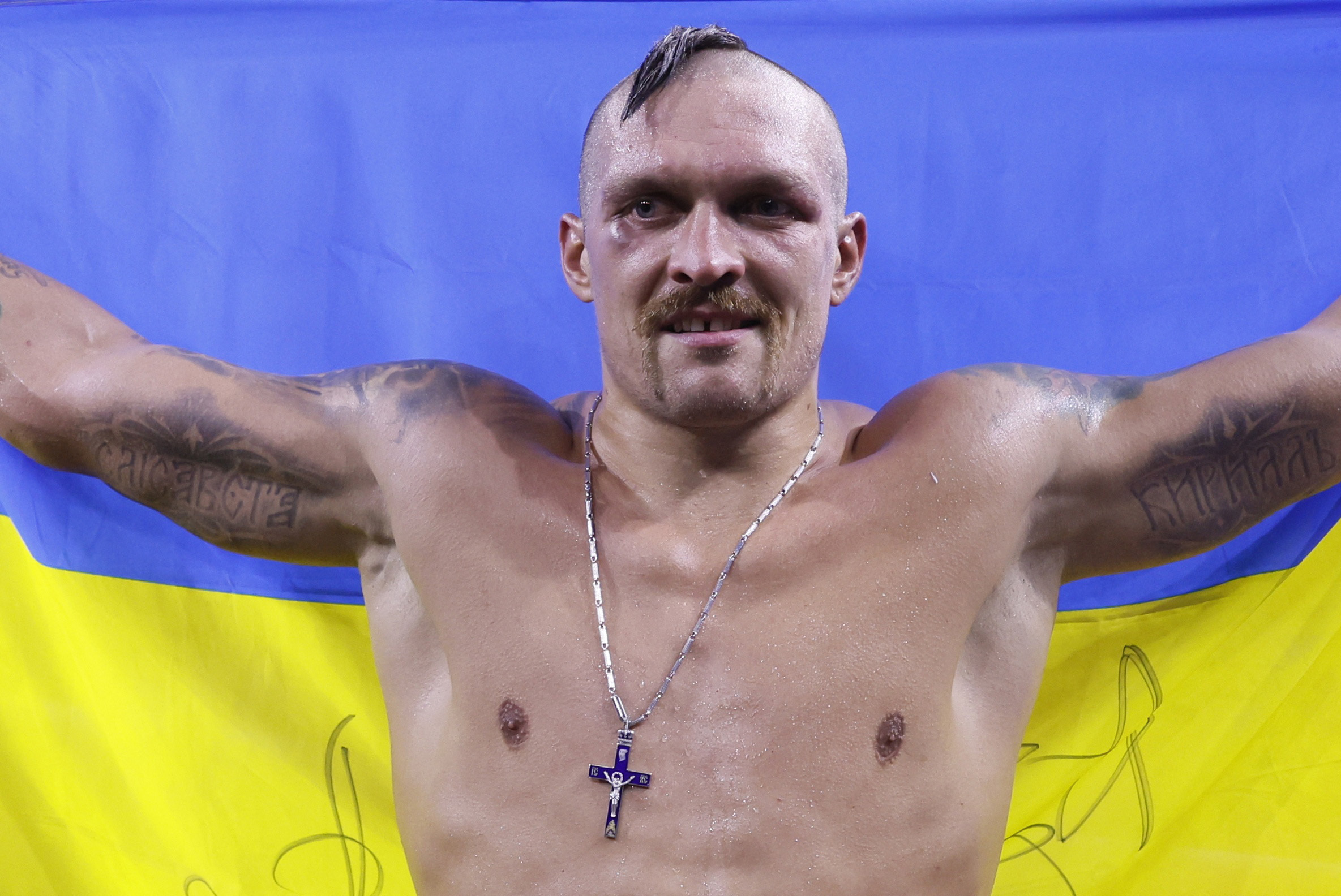 Usyk targets Fury after beating Joshua on split decision | Reuters