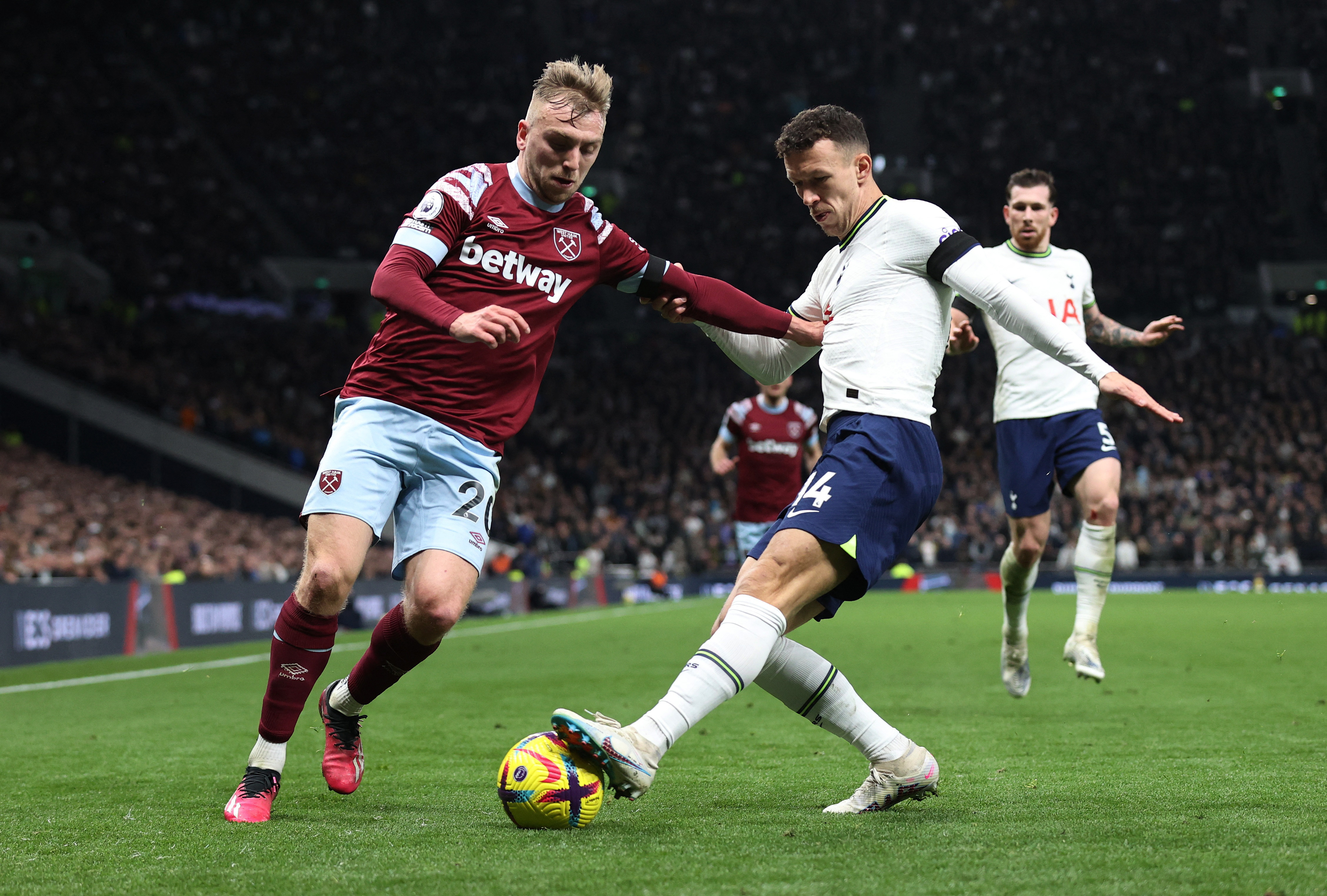 West Ham fights back to beat Tottenham 2-1 in the Premier League - The San  Diego Union-Tribune