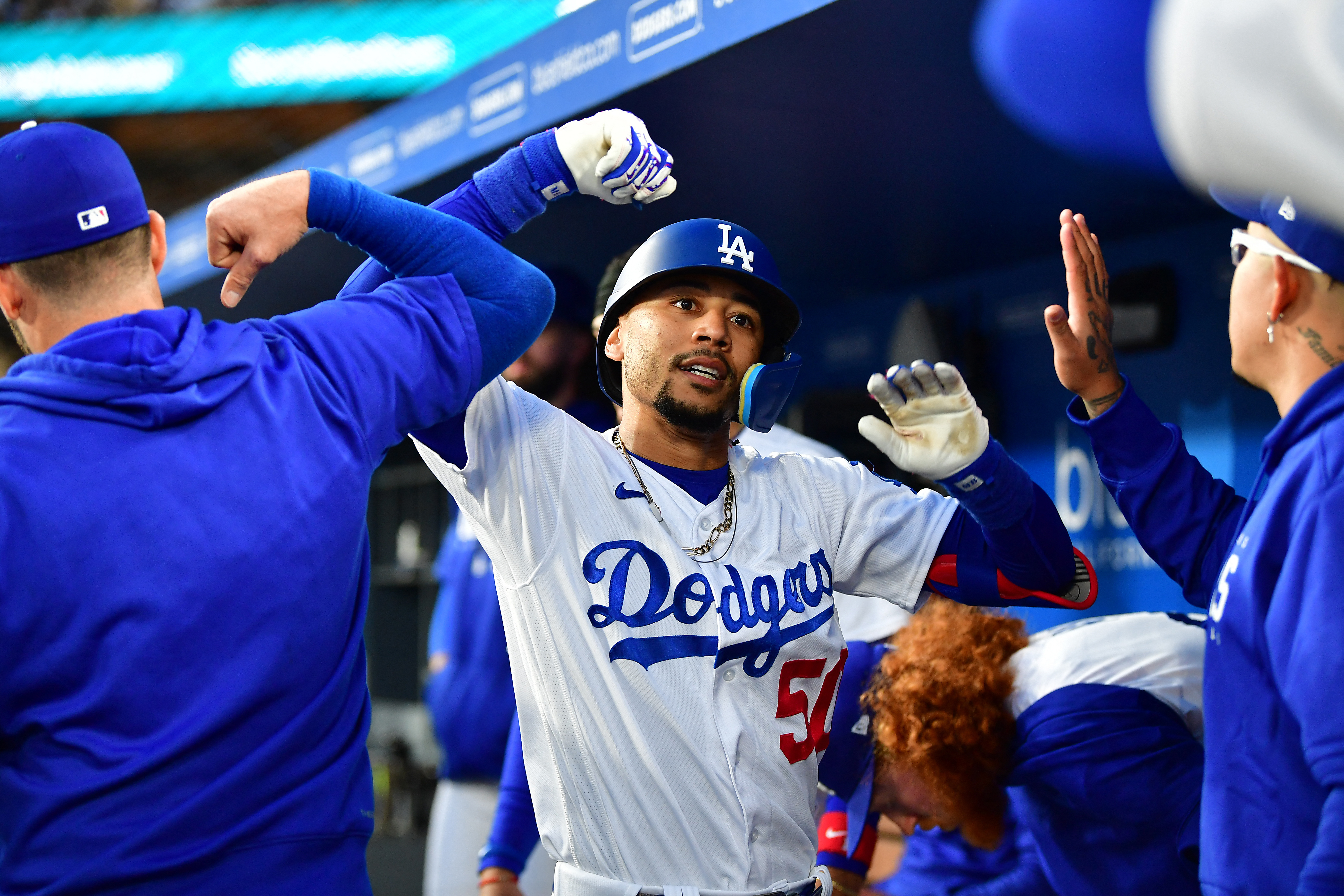 Dodgers open series with 7-3 win over Cardinals