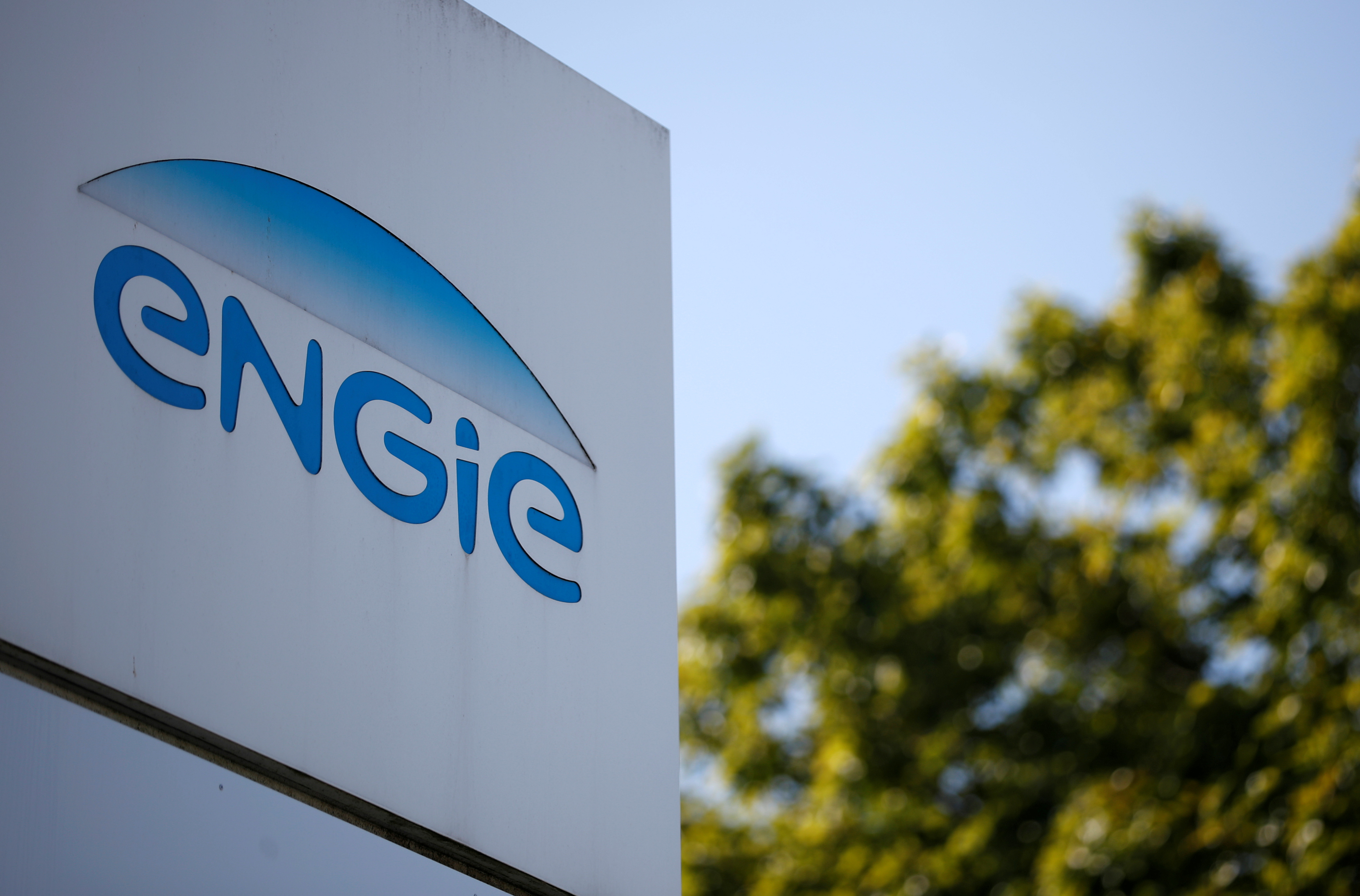 The logo of French gas and power group Engie is seen in Nantes, France, September 28, 2020. REUTERS/Stephane Mahe/File Photo