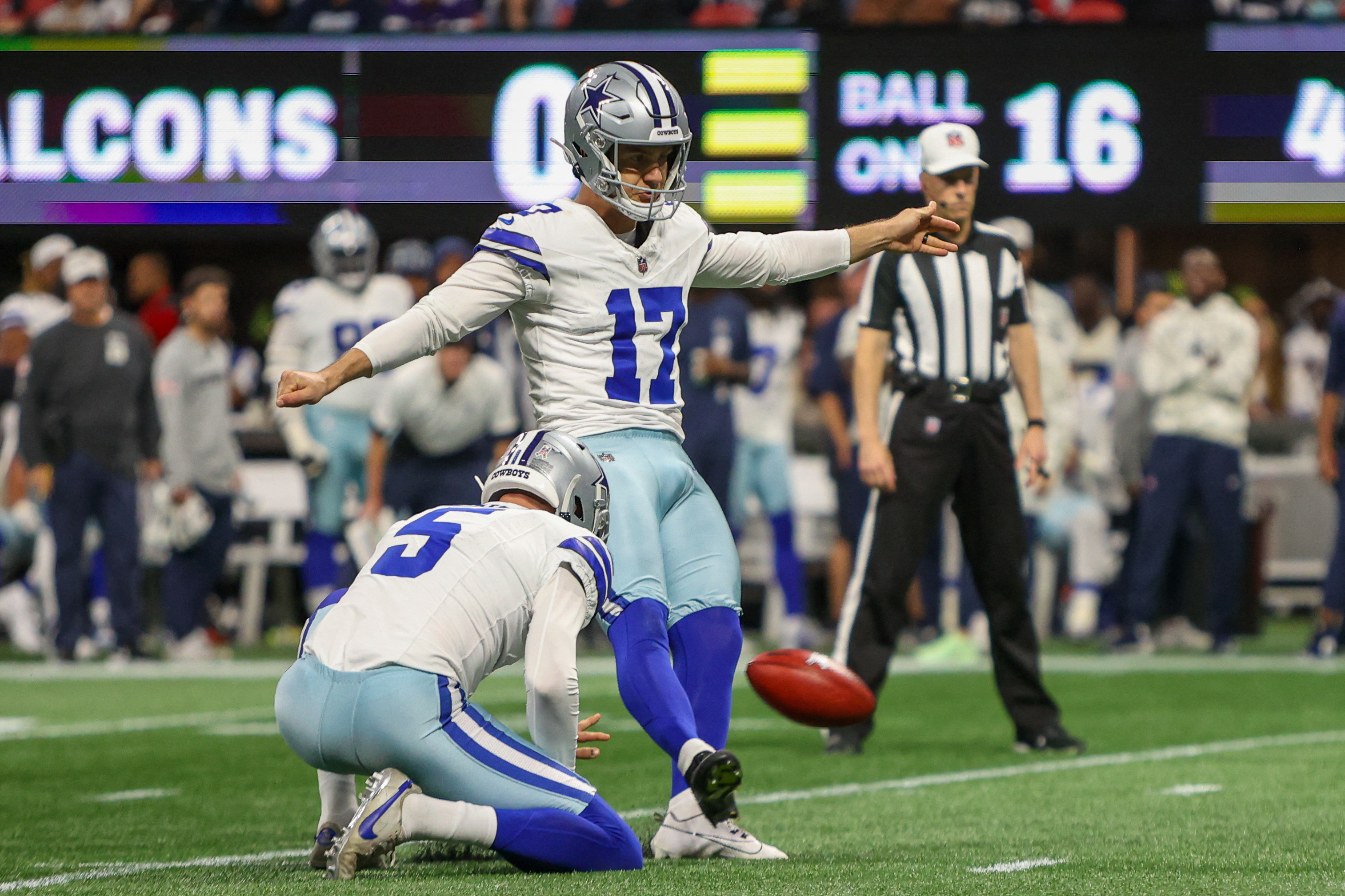 Falcons stay hot, Cowboys' Dak Prescott hurt in loss | Reuters