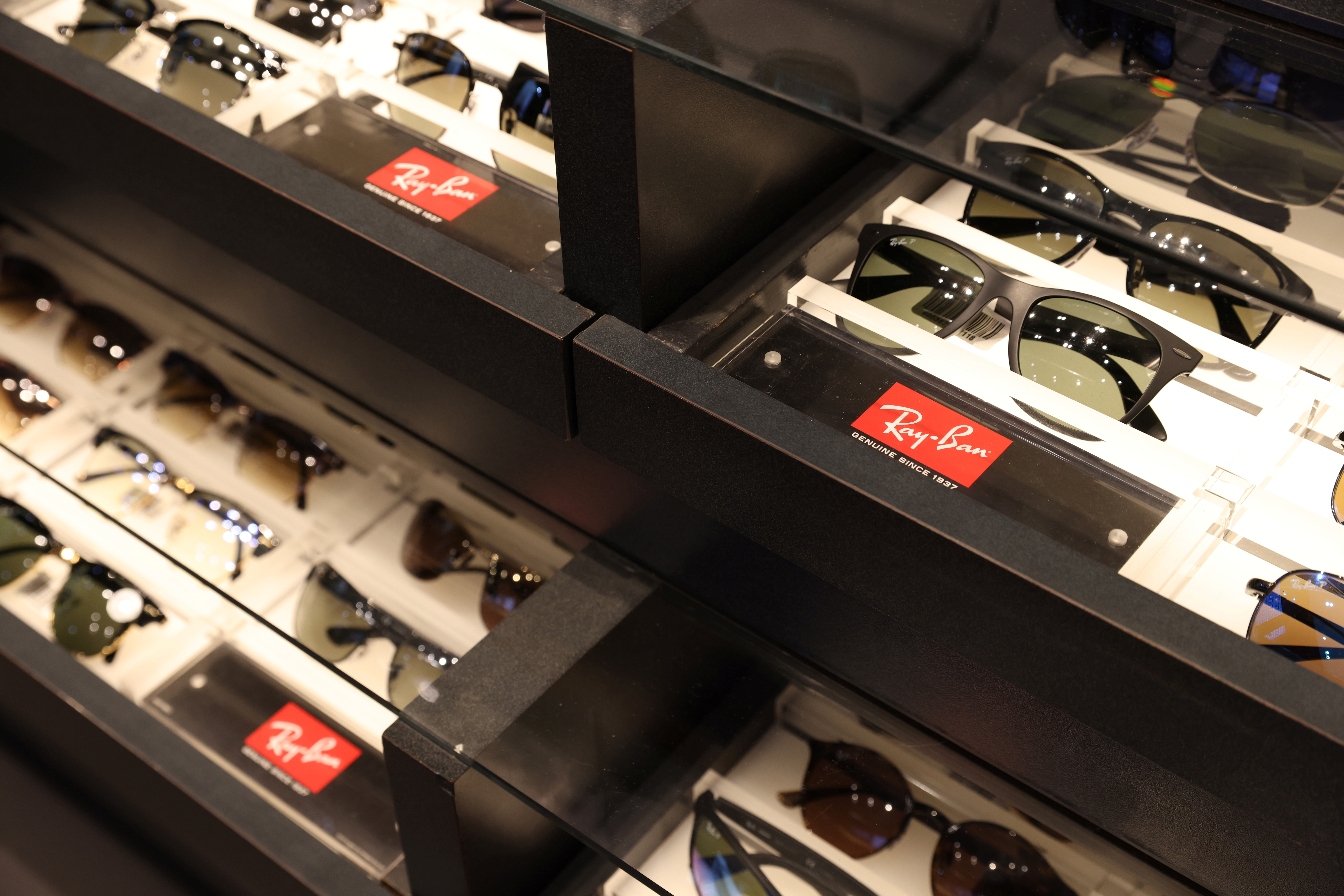 Ray-Ban maker EssilorLuxottica sees Americas sales growth slow | Reuters