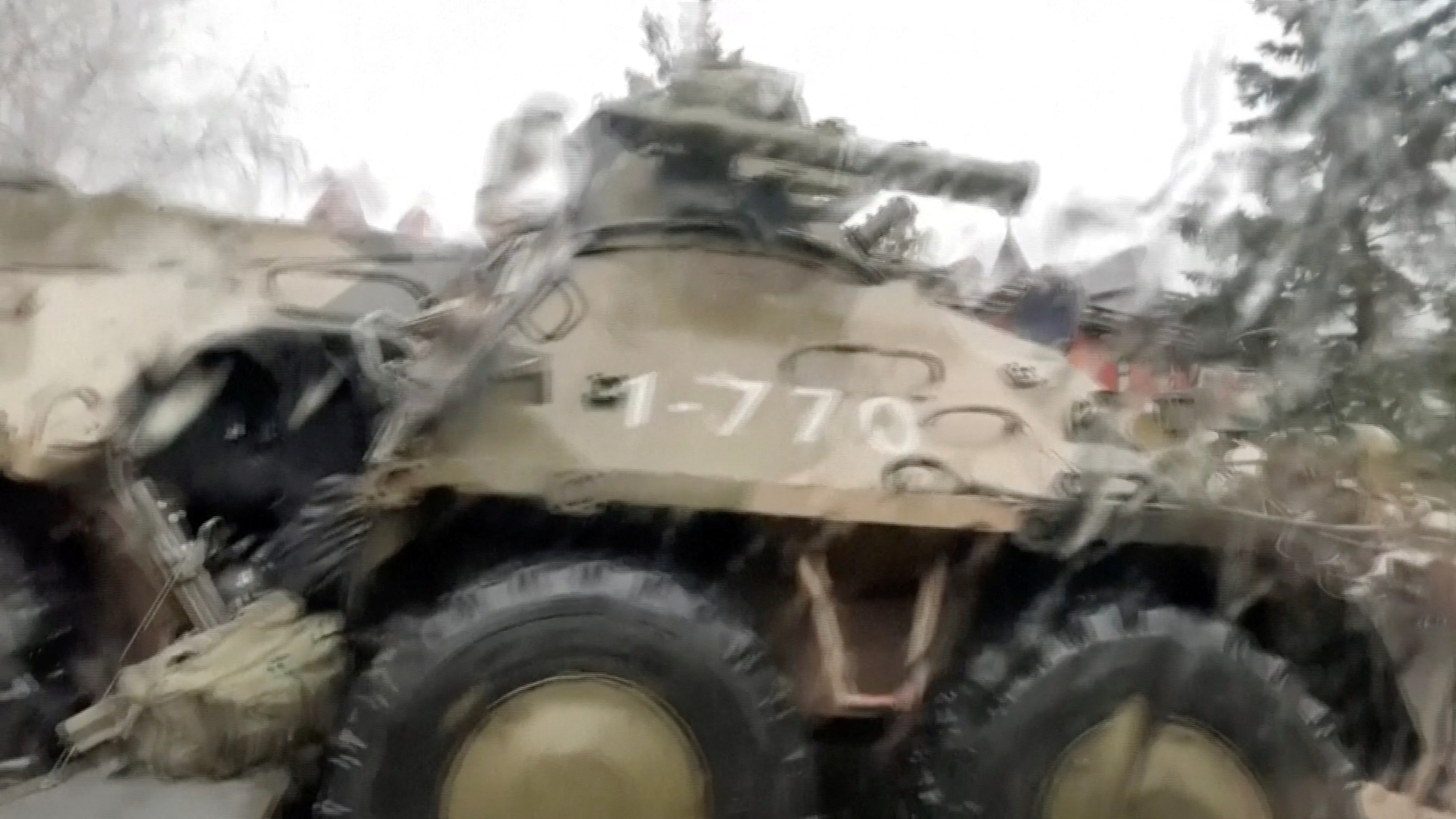 Ukrainian soldiers seen taking up position in Mariupol