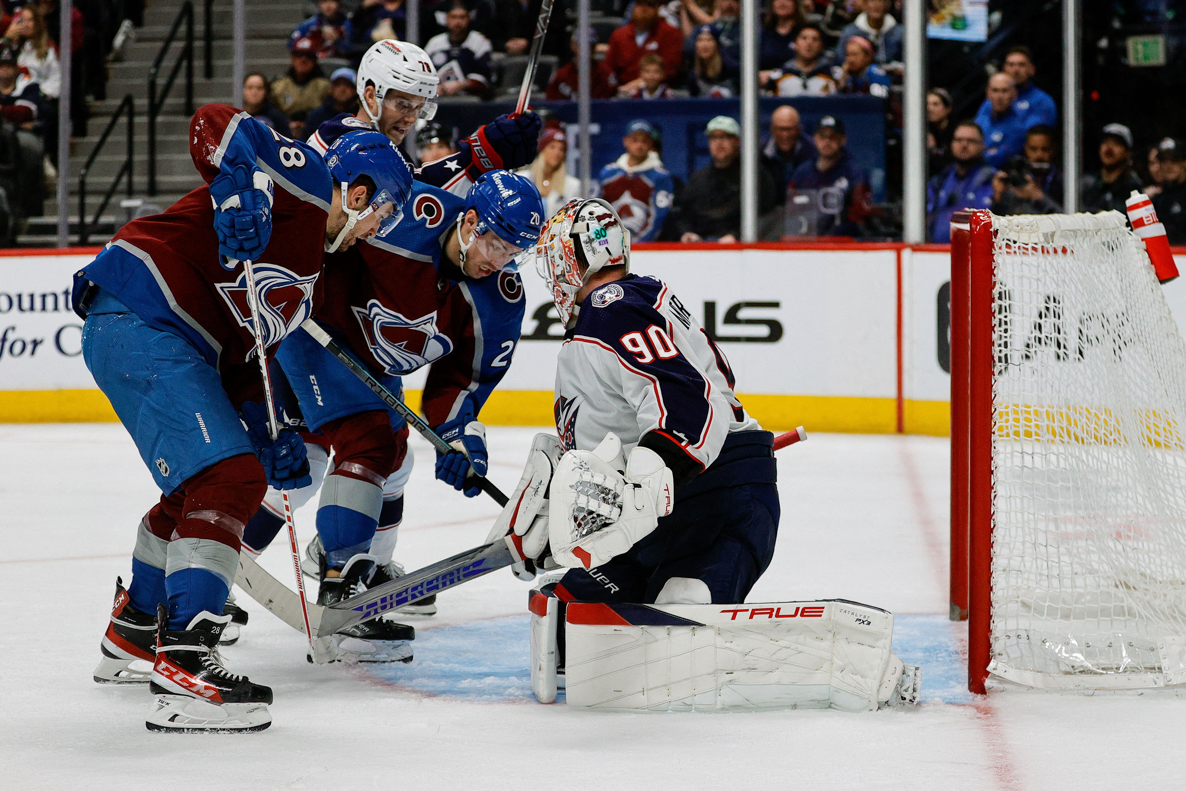 Avalanche demolish Blue Jackets for 8th straight win