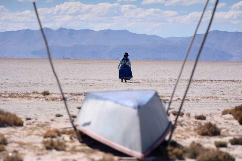 Bolivia's Lake Poopo dries up
