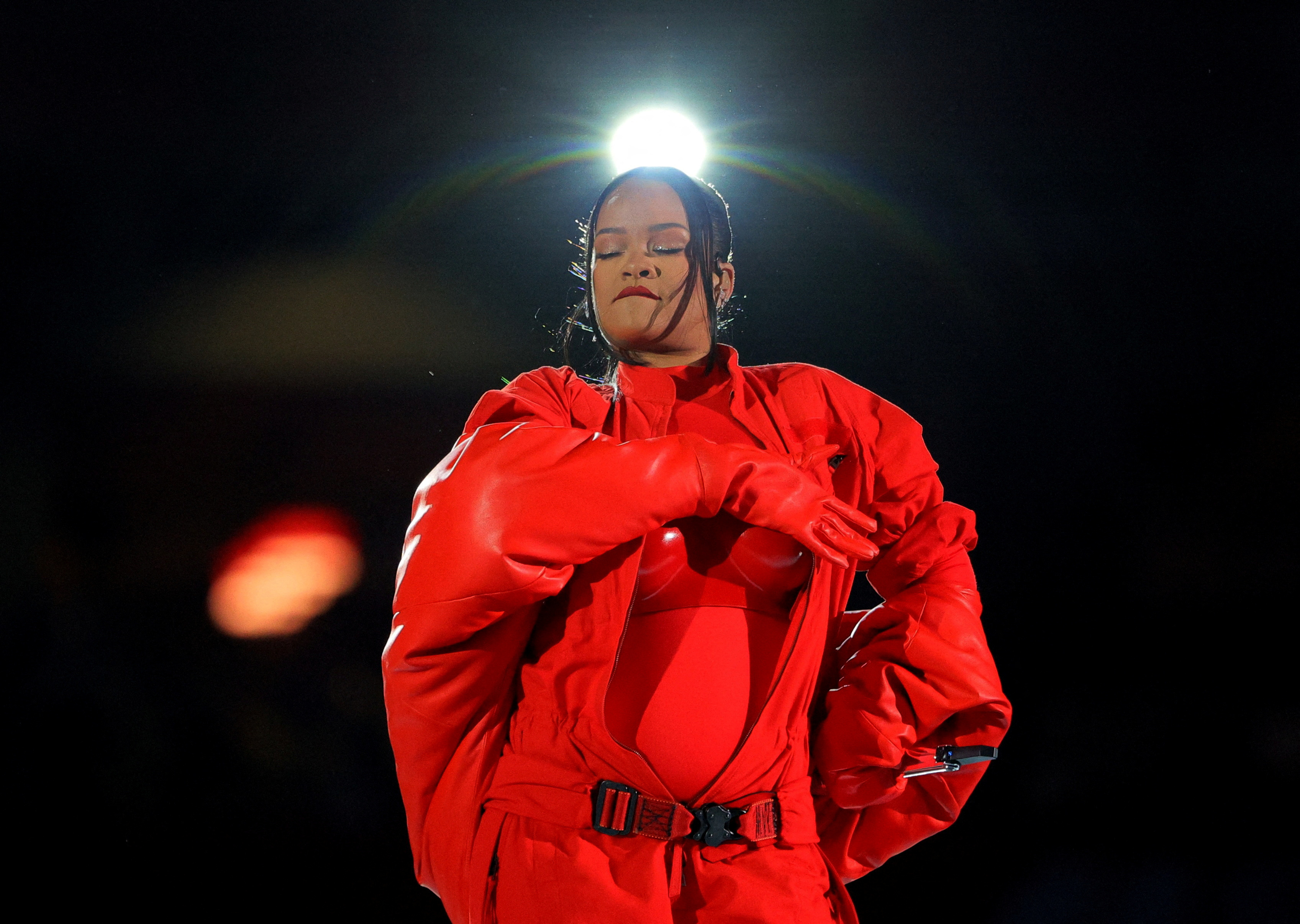 Rihanna lights up Super Bowl stage with 'Diamonds'