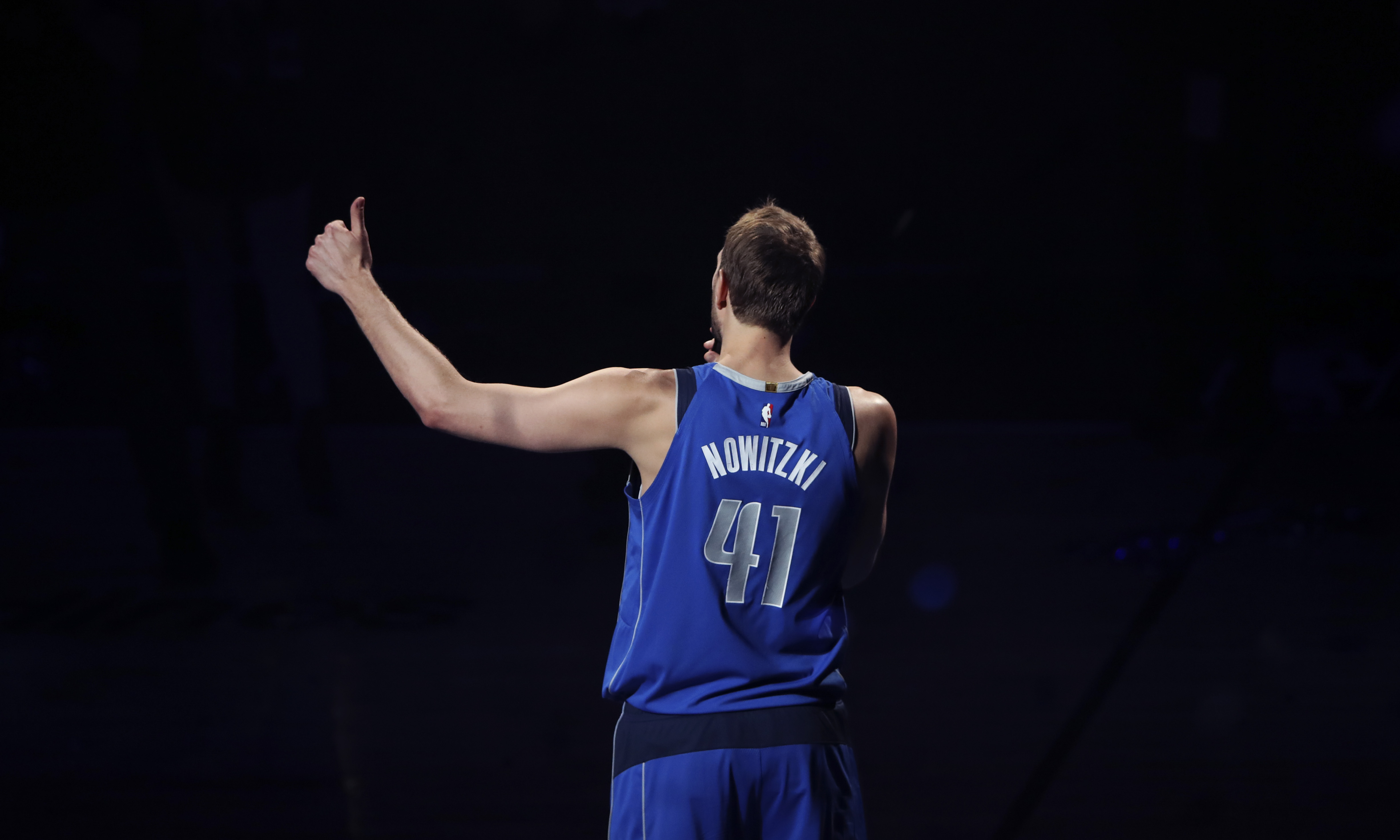 Andrew Halliday clase especificación Mavericks to retire Dirk Nowitzki's No. 41 jersey on Jan. 5 | Reuters