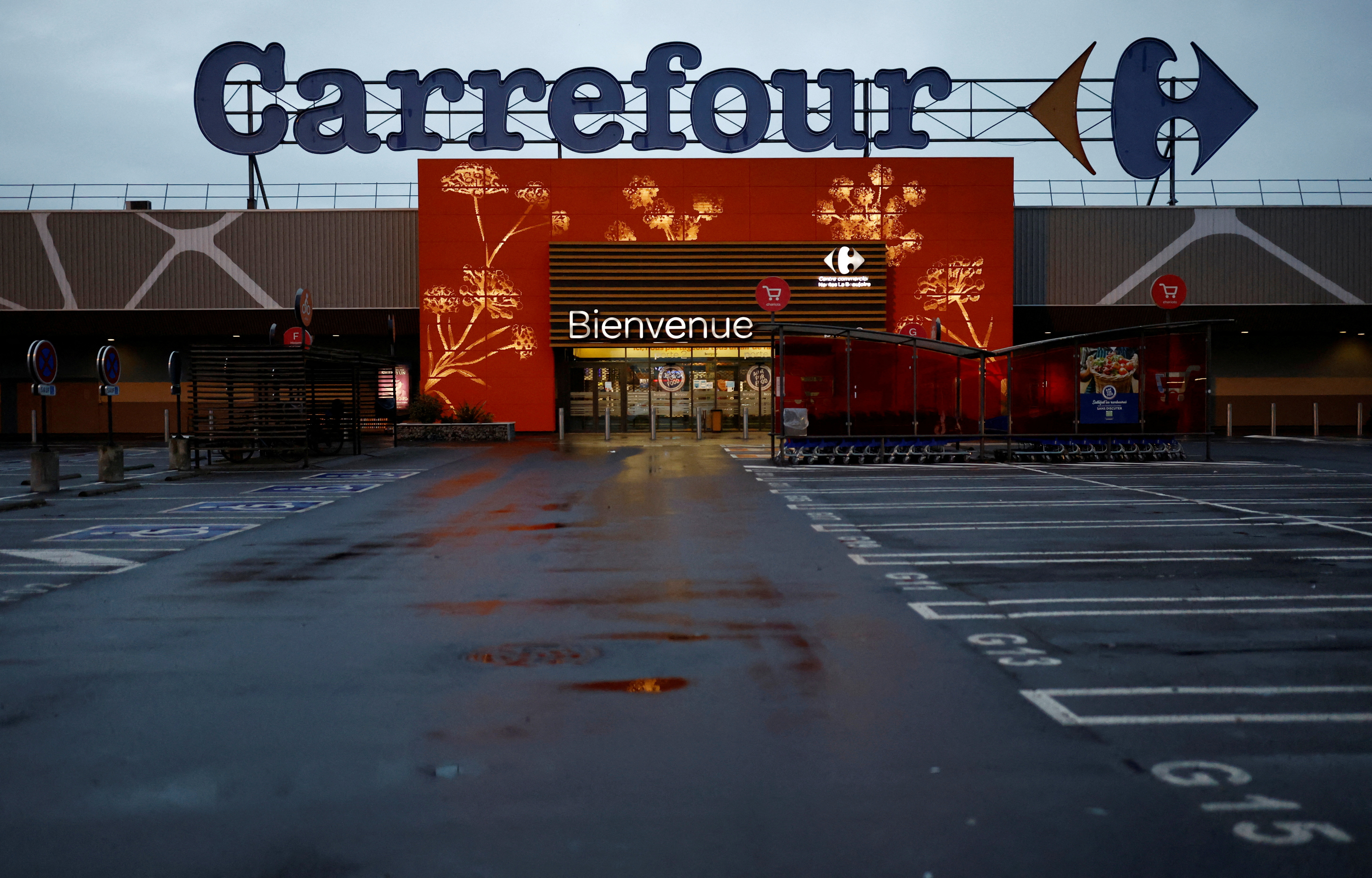 Carrefour's Fortnite world depicts the ecological supermarket of