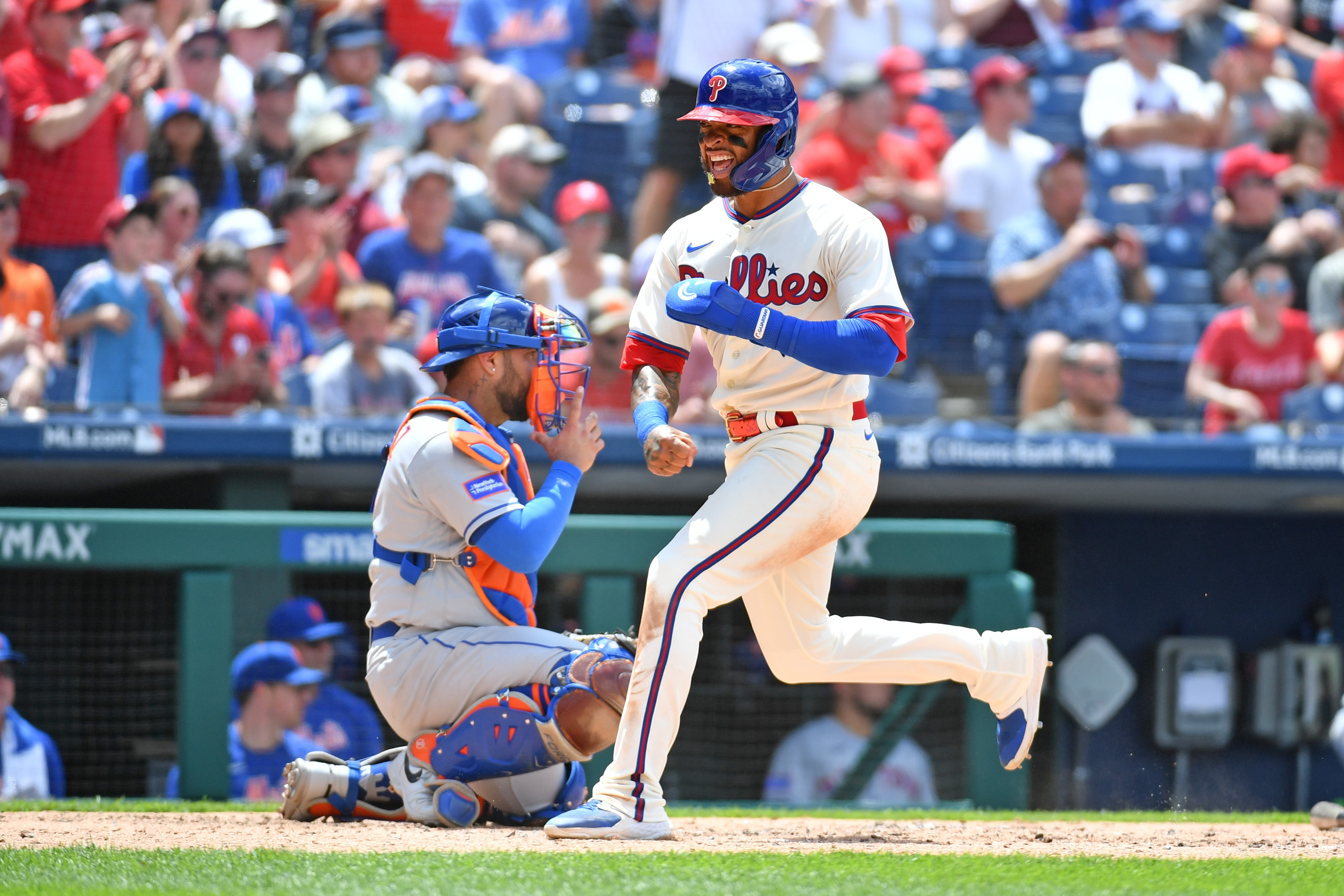 Phillies take advantage of Mets' mistakes for narrow win