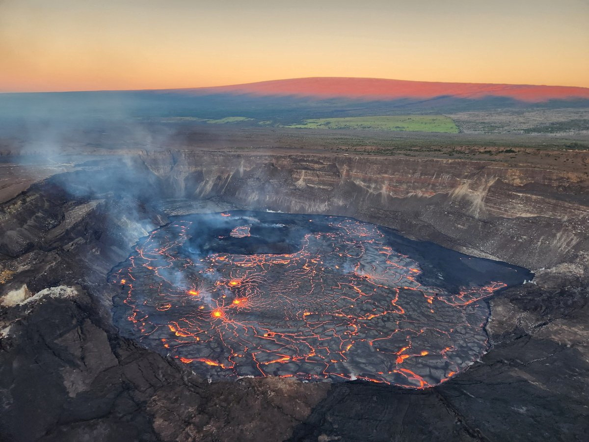 Kilauea volcano erupts in Hawaii