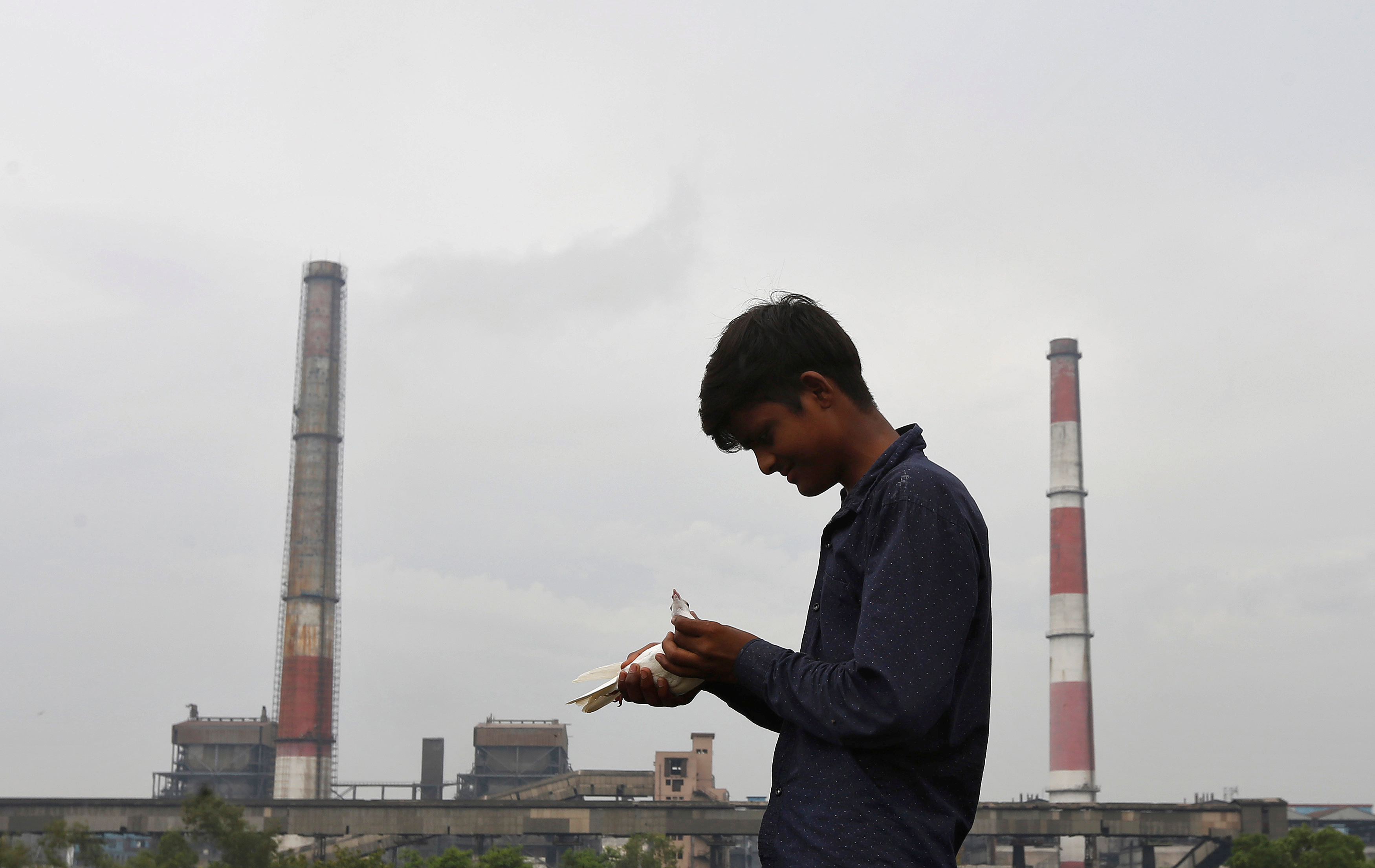 India pushes back deadline for coal-fired utilities to adopt new