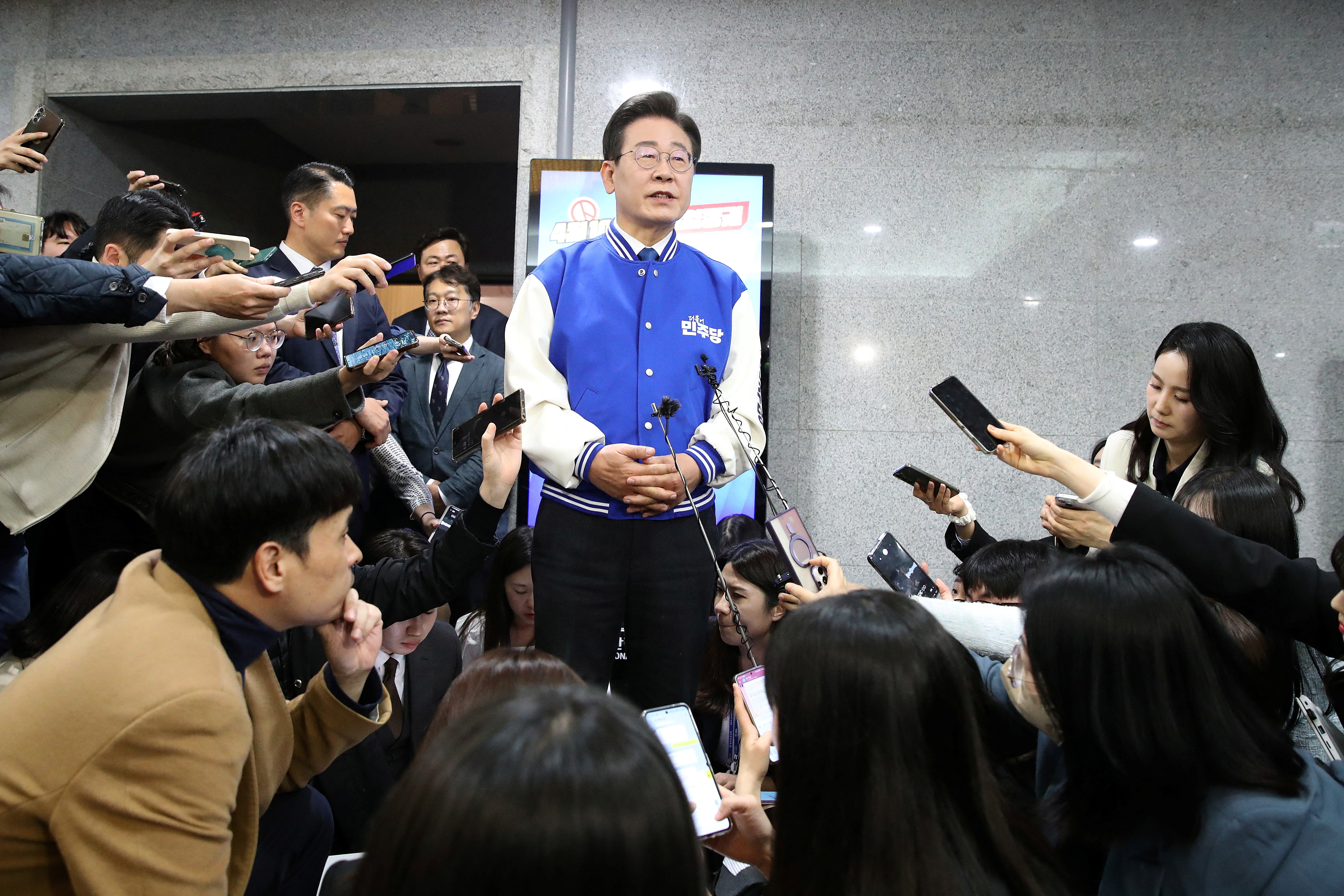 韓国総選挙、野党が過半数獲得　尹政権に打撃