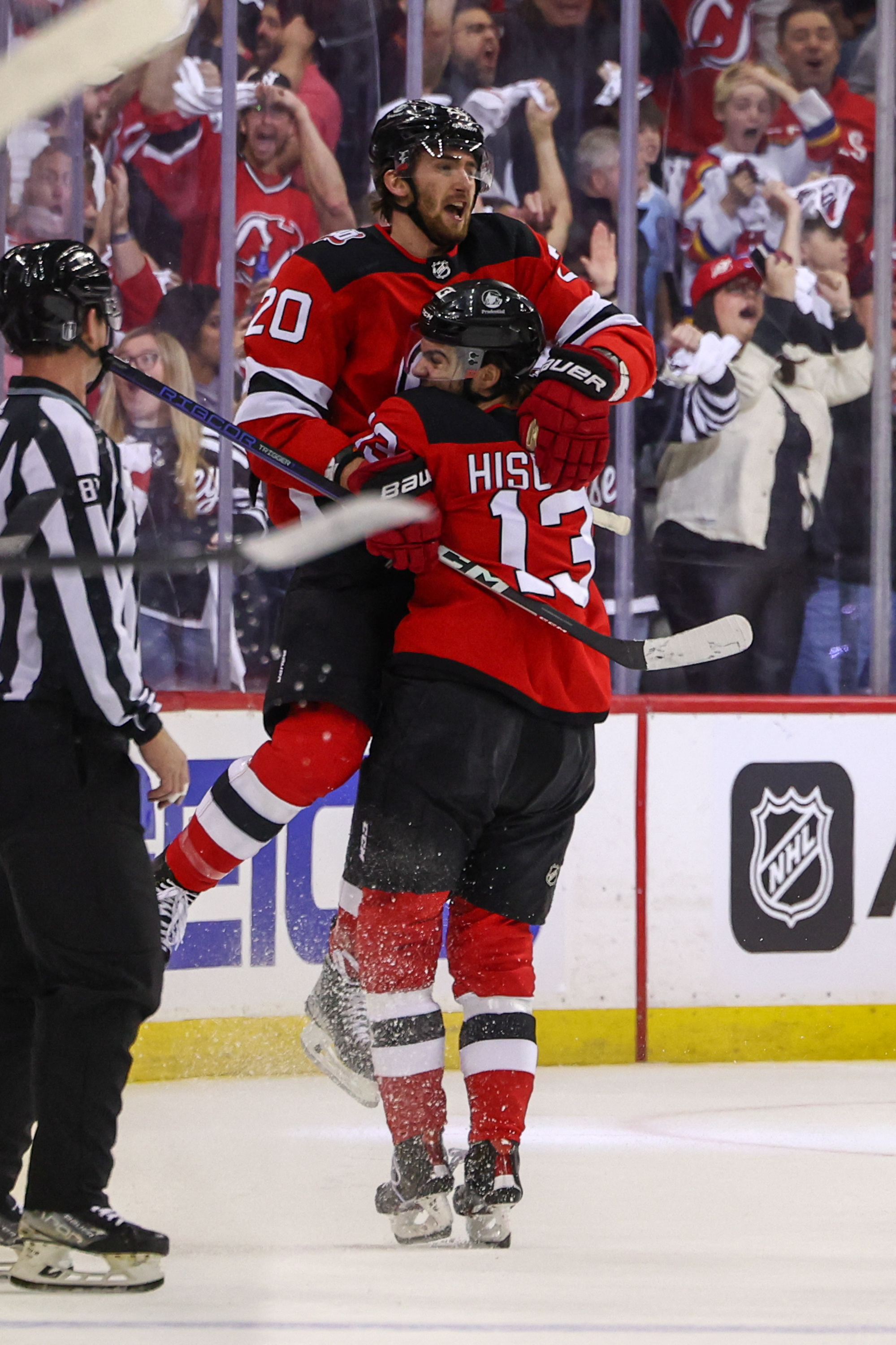 Devils erupt for 8 goals, trim Hurricanes' series lead to 2-1 - The Rink  Live