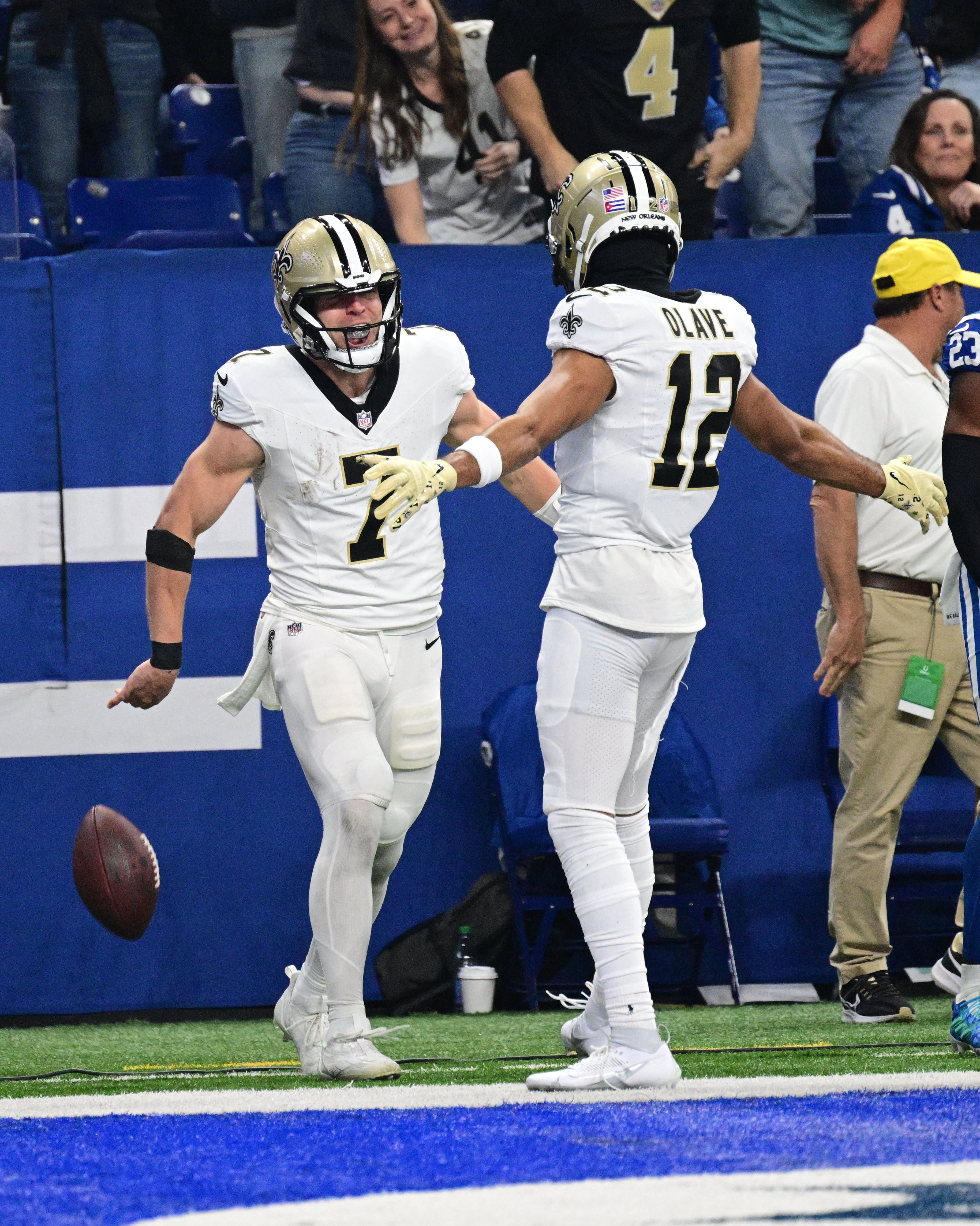 Saints offense comes alive in 38-27 win over Colts | Reuters