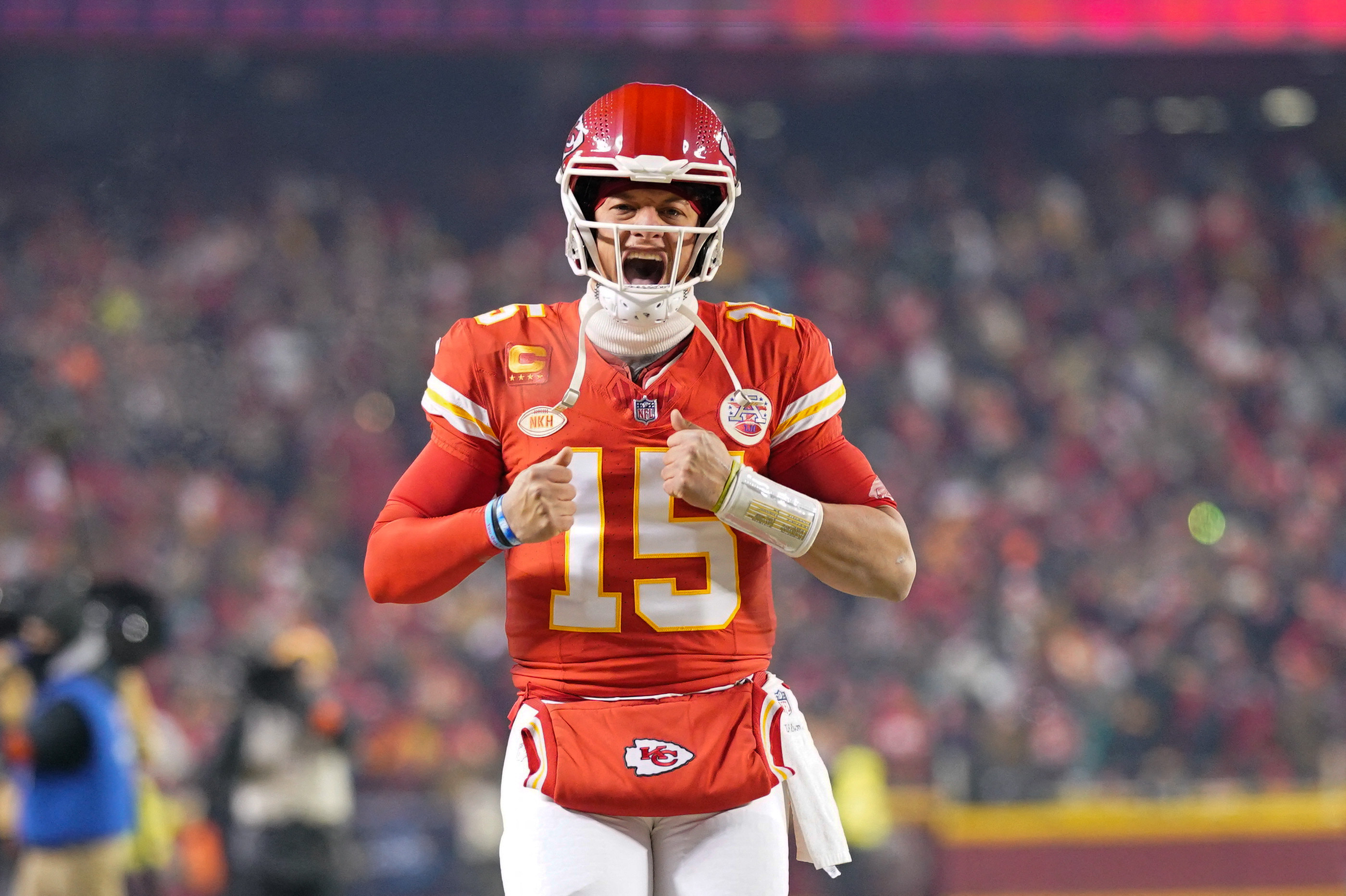 Chiefs shut down Dolphins in frigid AFC wild-card game | Reuters