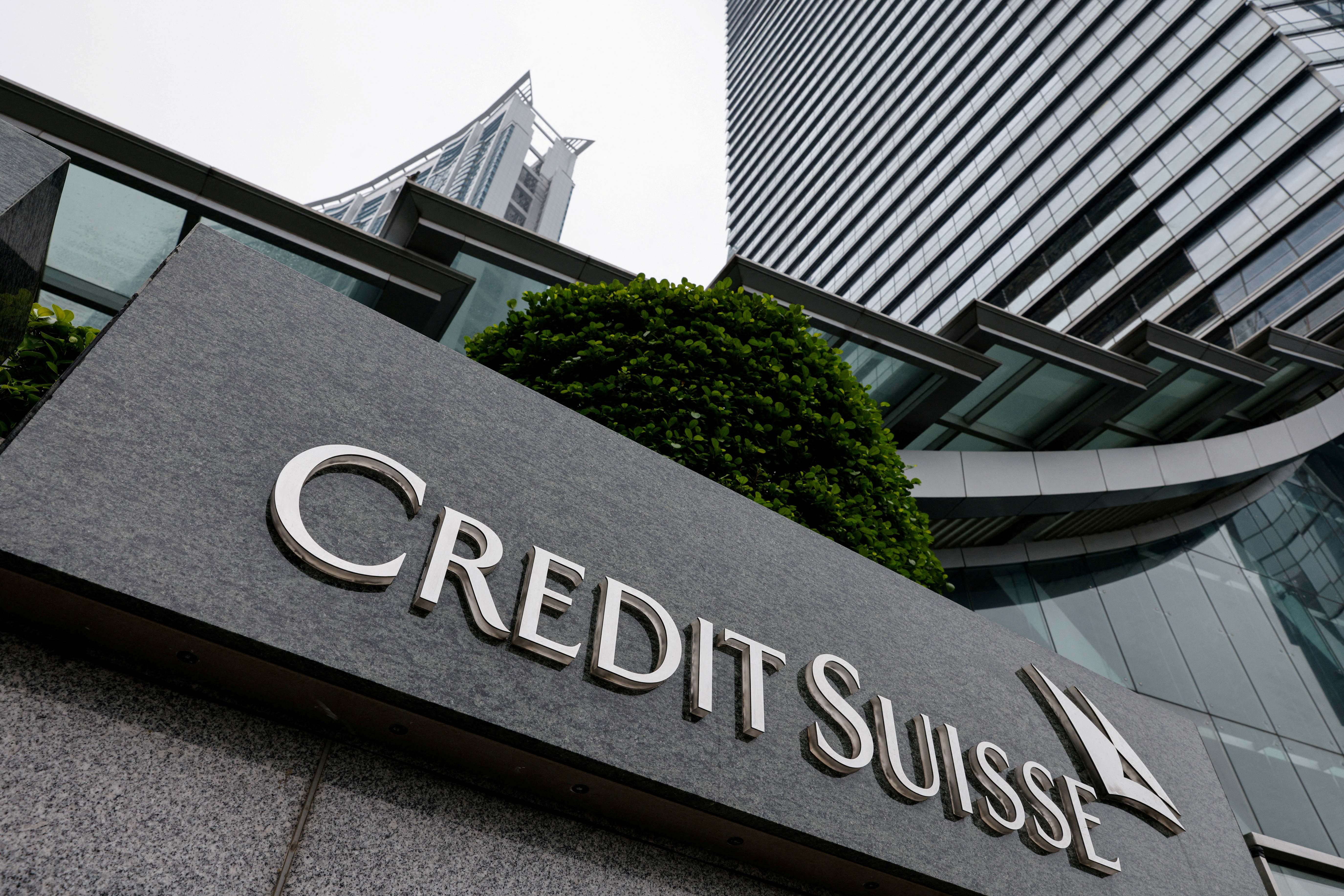 Banqueiros do Credit Suisse lutam para manter empregos no UBS, diz Reuters  – Money Times