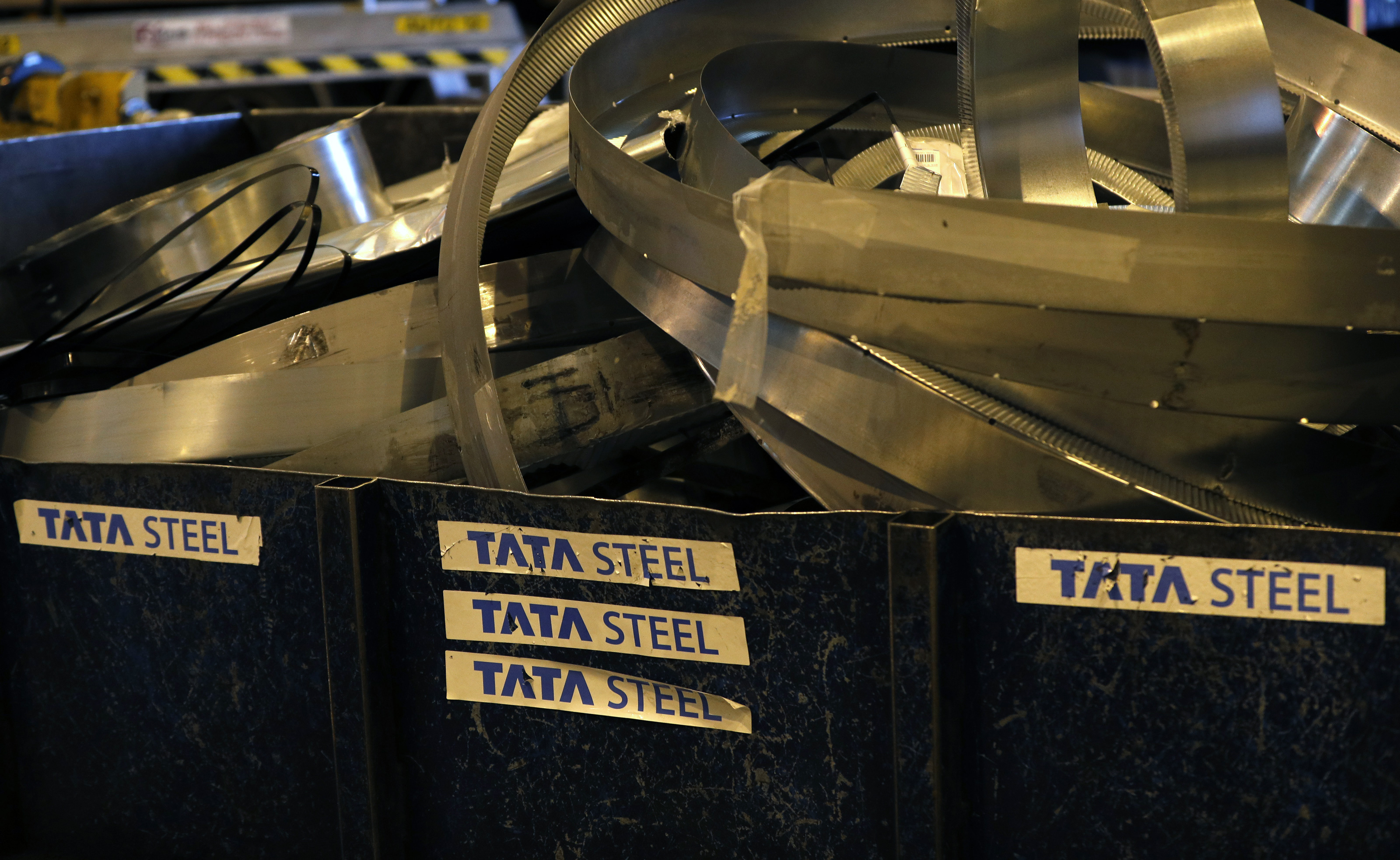 Britain and Tata Agree to $1.6 Billion Package for Steel Mill - The New  York Times