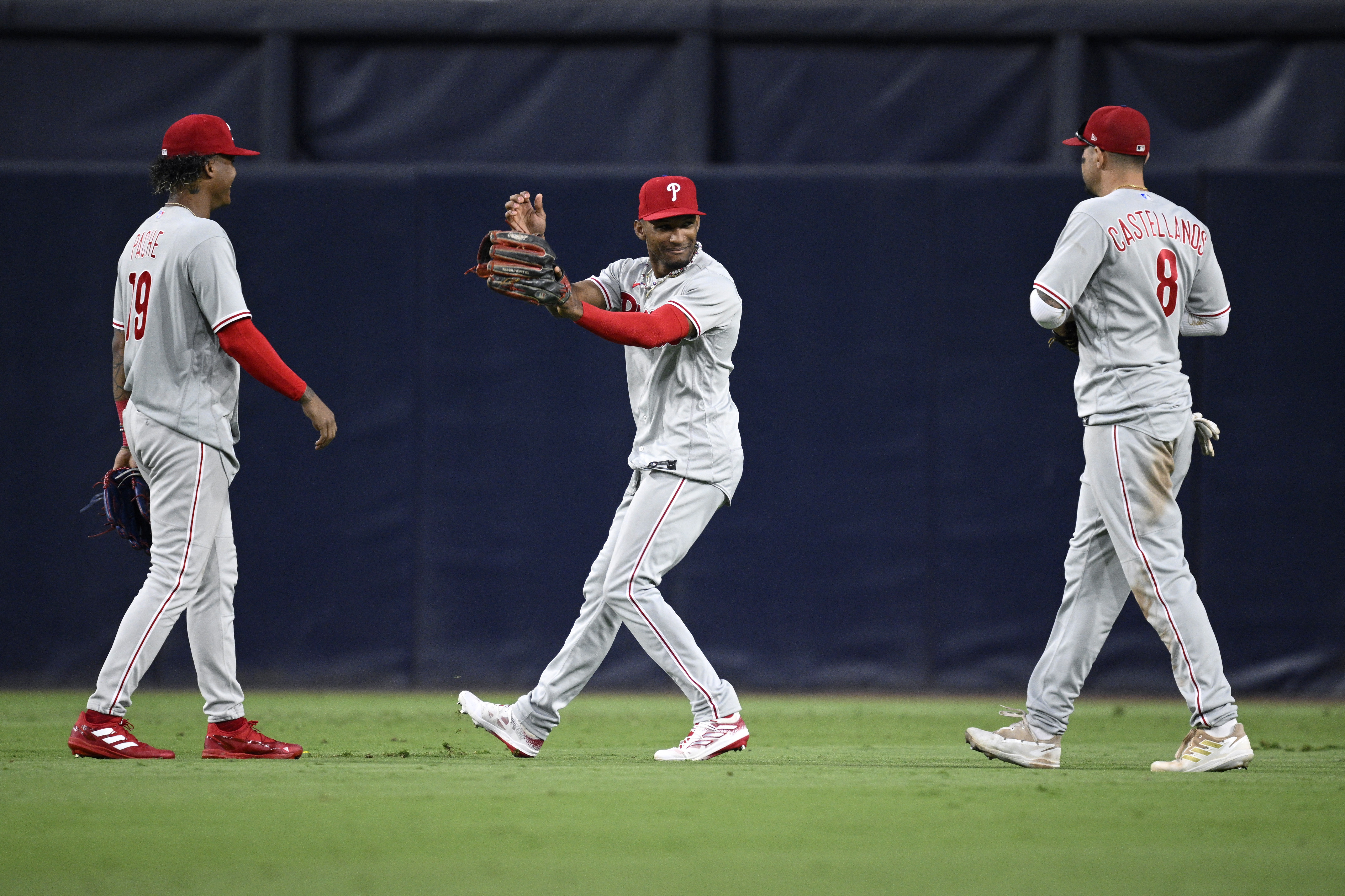 Phillies get off to fast start, hold on to defeat Padres