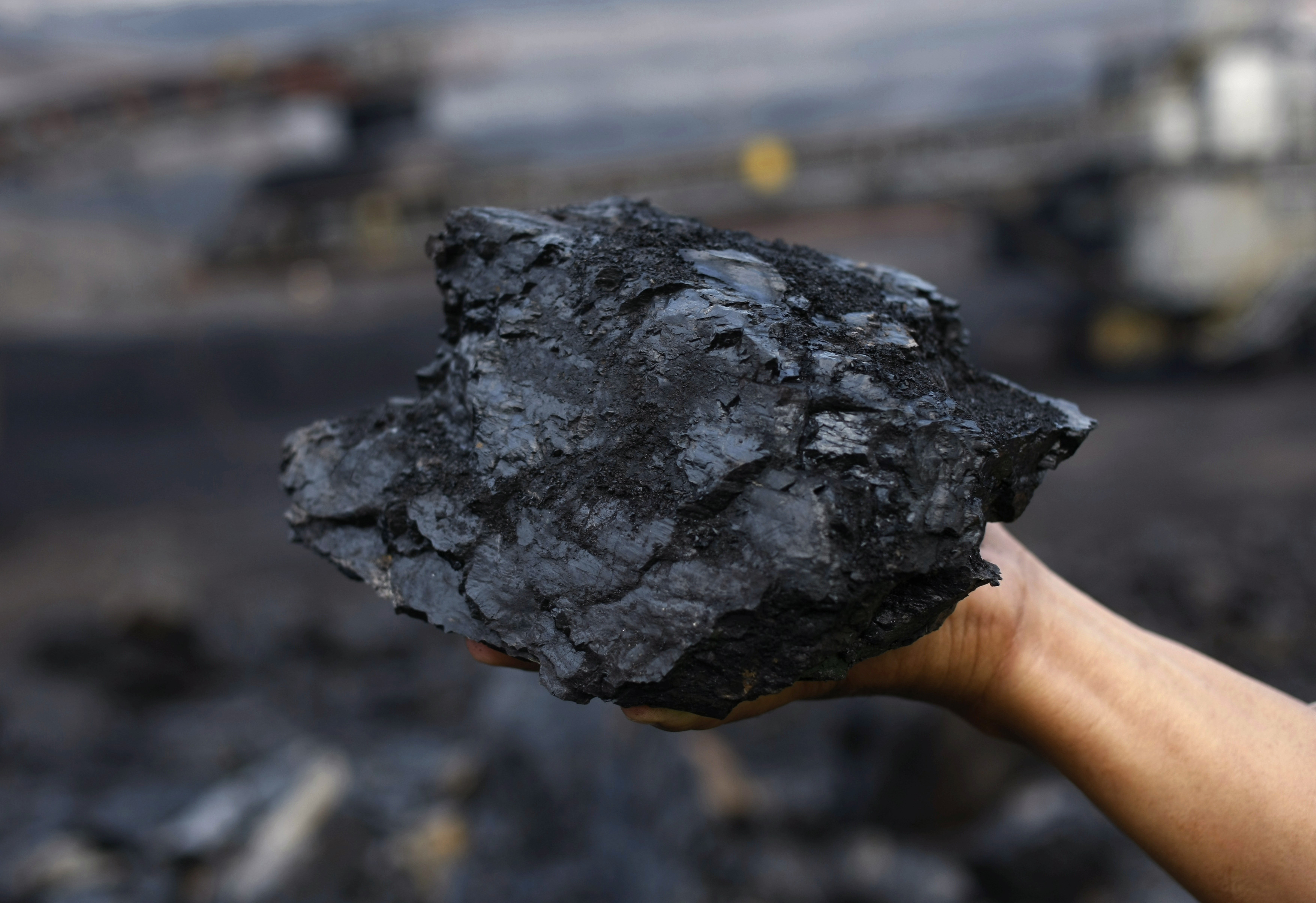 Природное минеральное топливо. Каменный уголь и нефть. Природный уголь. Нефть руда. Уголь руда.